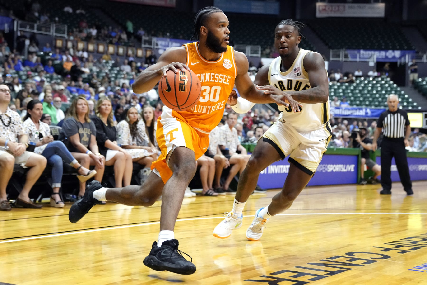 Tennessee's Josiah-Jordan James
