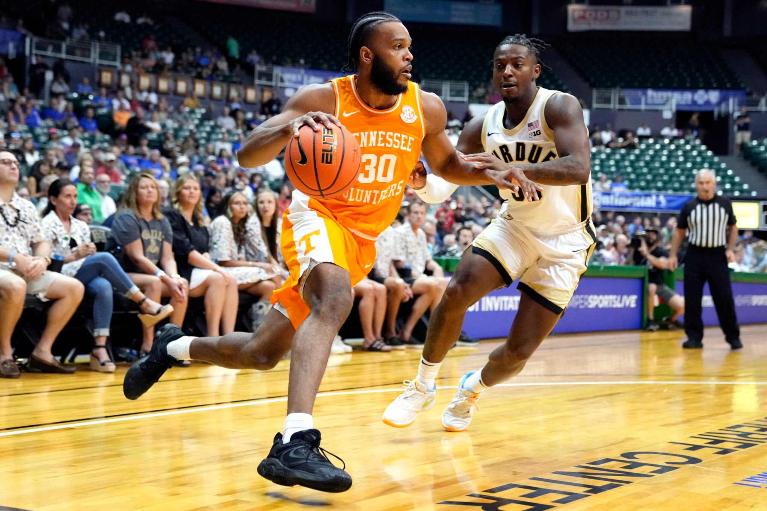 Tennessee's Josiah-Jordan James