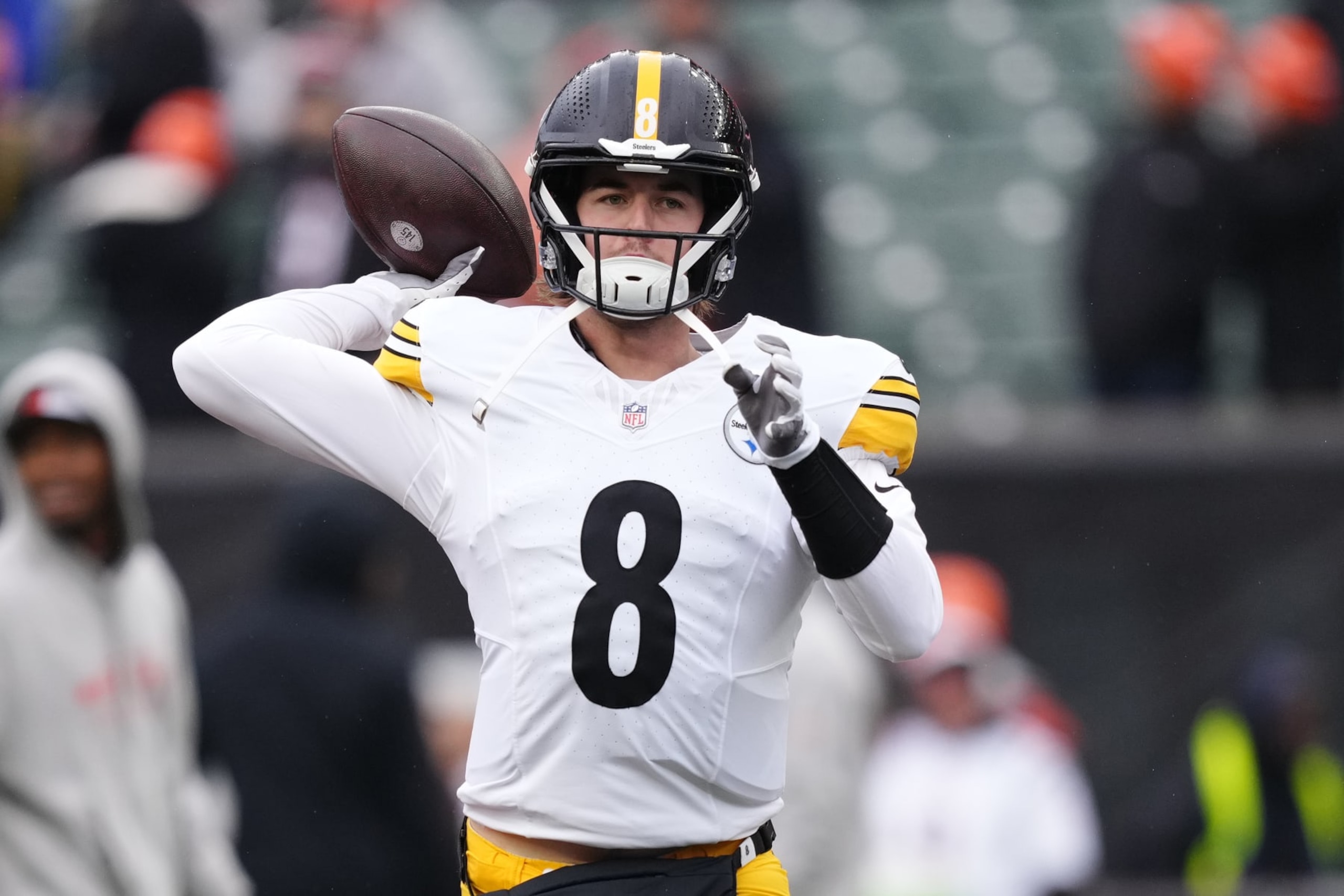 CINCINNATI, OHIO - NOVEMBER 26: Kenny Pickett #8 of the Pittsburgh Steelers warms up prior to a game against the Cincinnati Bengals at Paycor Stadium on November 26, 2023 in Cincinnati, Ohio. (Photo by Dylan Buell/Getty Images)