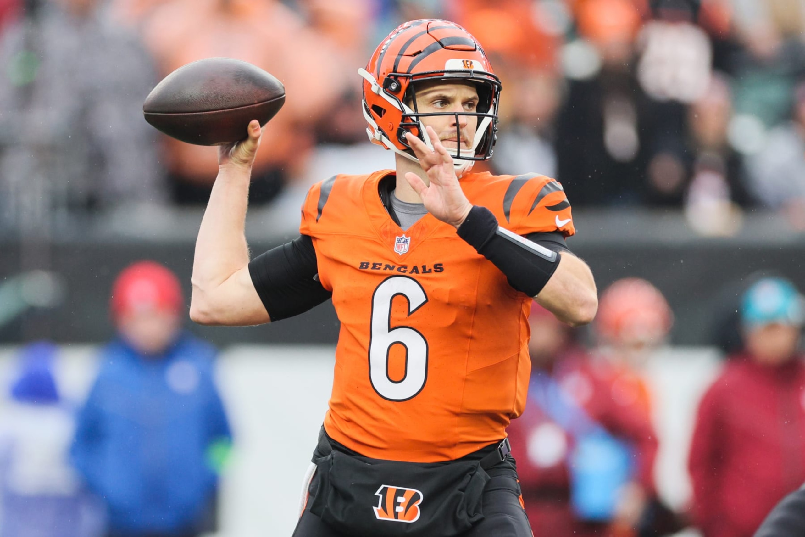 CINCINNATI, OHIO - NOVEMBER 26: Jake Browning #6 of the Cincinnati Bengals throws a pass during the second half against the Pittsburgh Steelers at Paycor Stadium on November 26, 2023 in Cincinnati, Ohio. (Photo by Andy Lyons/Getty Images)