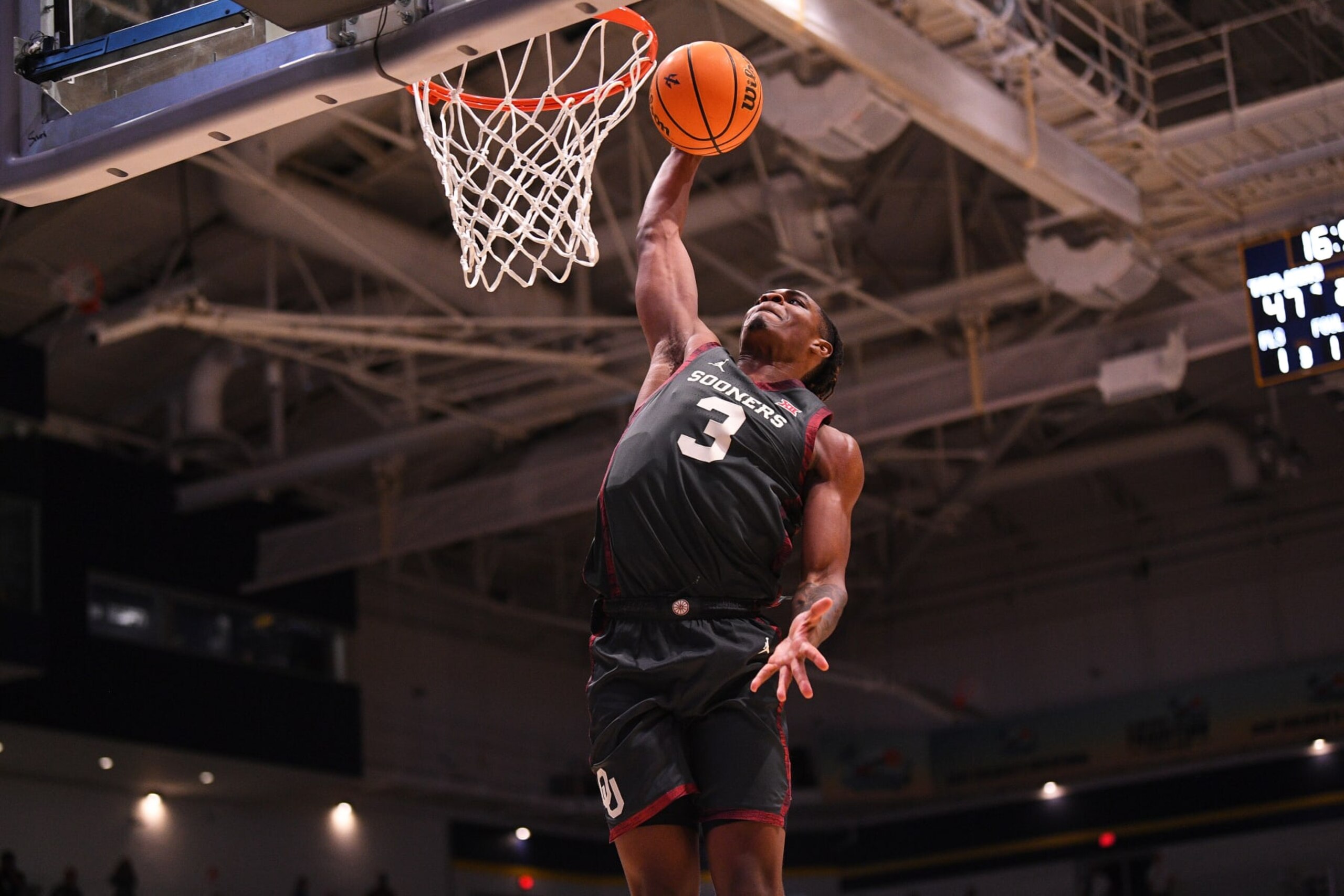 SAN DIEGO, CA - NOVEMBER 24: Oklahoma Sooners guard Otega Oweh (3) goes up for a dunk during the Rady Children's Invitational, a college basketball game, between the Oklahoma Sooners and the USC Trojans on November 24, 2023 at LionTree Arena in San Diego, CA. (Photo by Brian Rothmuller/Icon Sportswire via Getty Images)