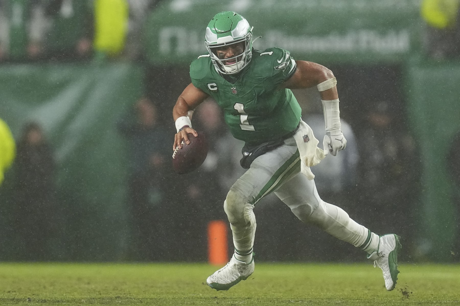 PHILADELPHIA, PENNSYLVANIA - NOVEMBER 26: Jalen Hurts #1 of the Philadelphia Eagles runs the ball against the Buffalo Bills at Lincoln Financial Field on November 26, 2023 in Philadelphia, Pennsylvania. (Photo by Mitchell Leff/Getty Images)