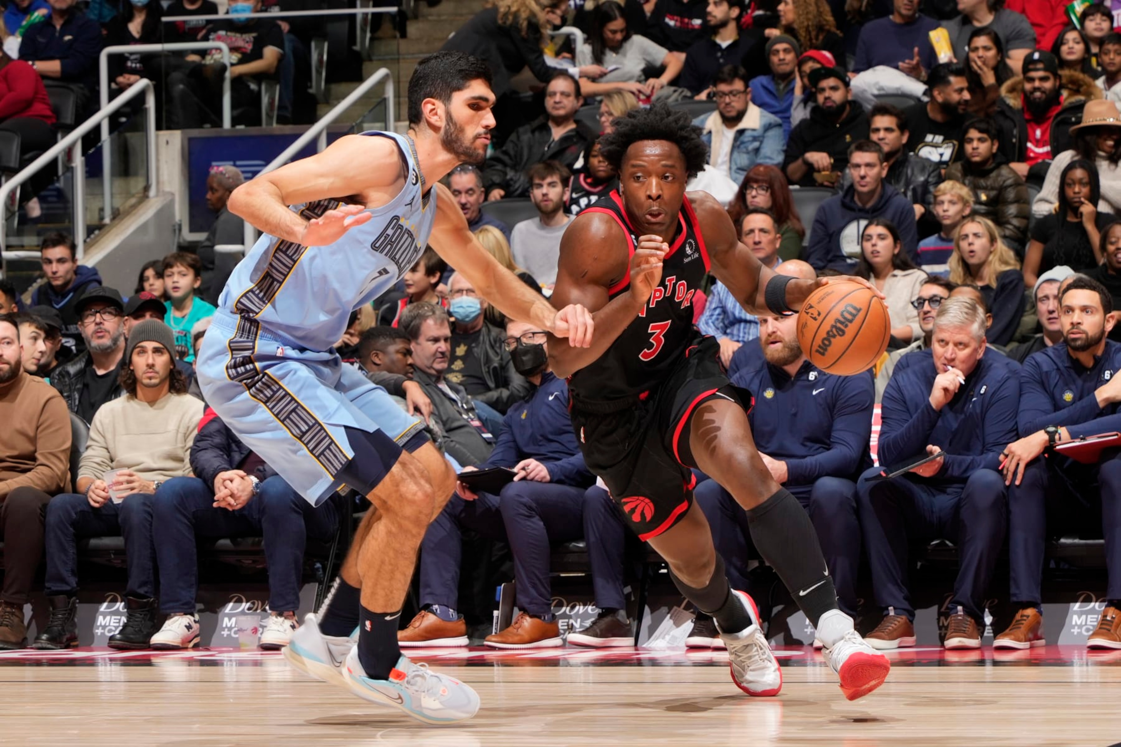 TORONTO, CANADA - DECEMBER 29: OG Anunoby #3 of the Toronto Raptors dribbles the ball during the game against the Memphis Grizzlies on December 29, 2022 at the Scotiabank Arena in Toronto, Ontario, Canada.  NOTE TO USER: User expressly acknowledges and agrees that, by downloading and or using this Photograph, user is consenting to the terms and conditions of the Getty Images License Agreement.  Mandatory Copyright Notice: Copyright 2022 NBAE (Photo by Mark Blinch/NBAE via Getty Images)