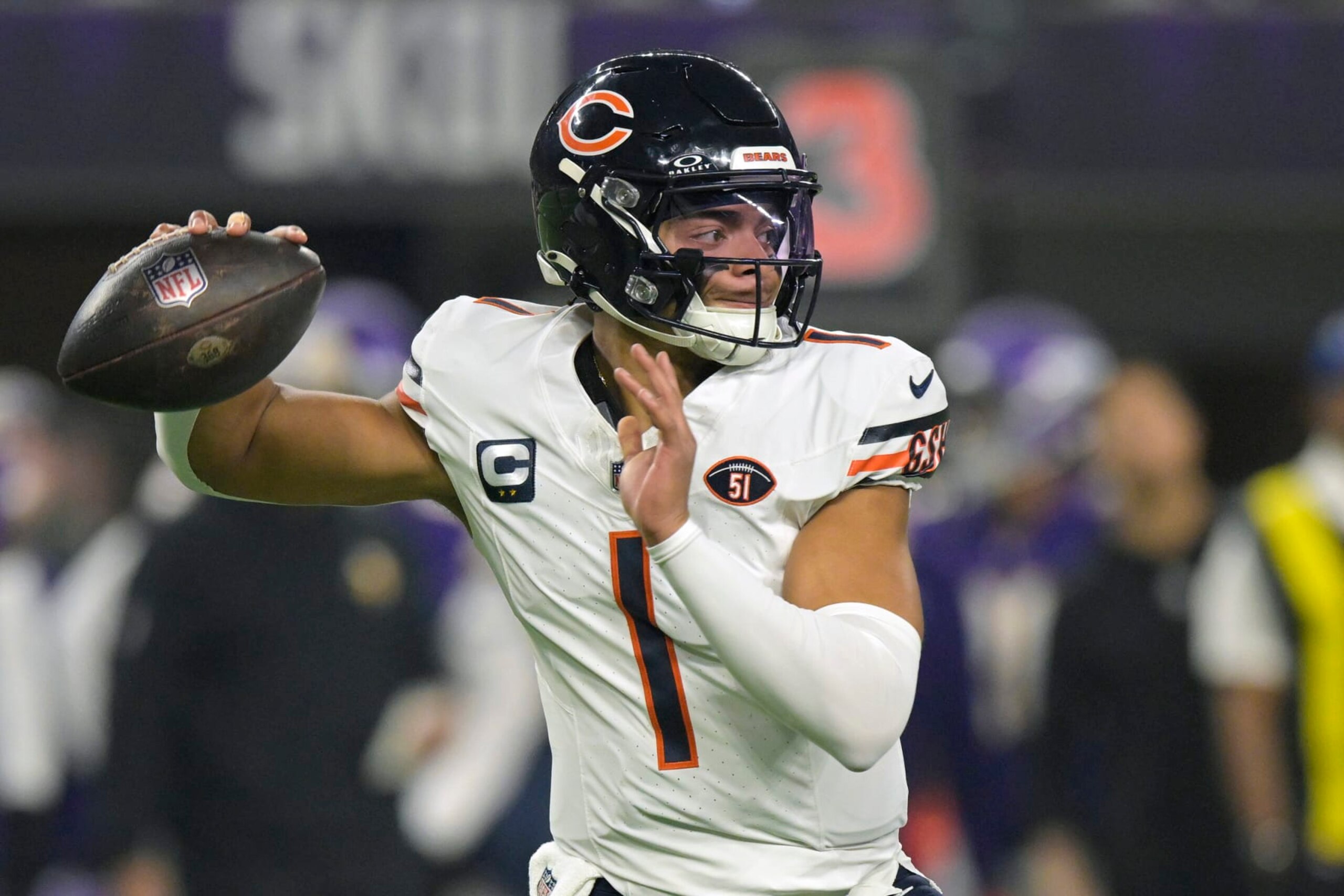 MINNEAPOLIS, MN - NOVEMBER 27: Chicago Bears quarterback Justin Fields (1) throws a pass during the first quarter of an NFL game between the Minnesota Vikings and Chicago Bears on November 27, 2023, at U.S. Bank Stadium in Minneapolis, MN. (Photo by Nick Wosika/Icon Sportswire via Getty Images)