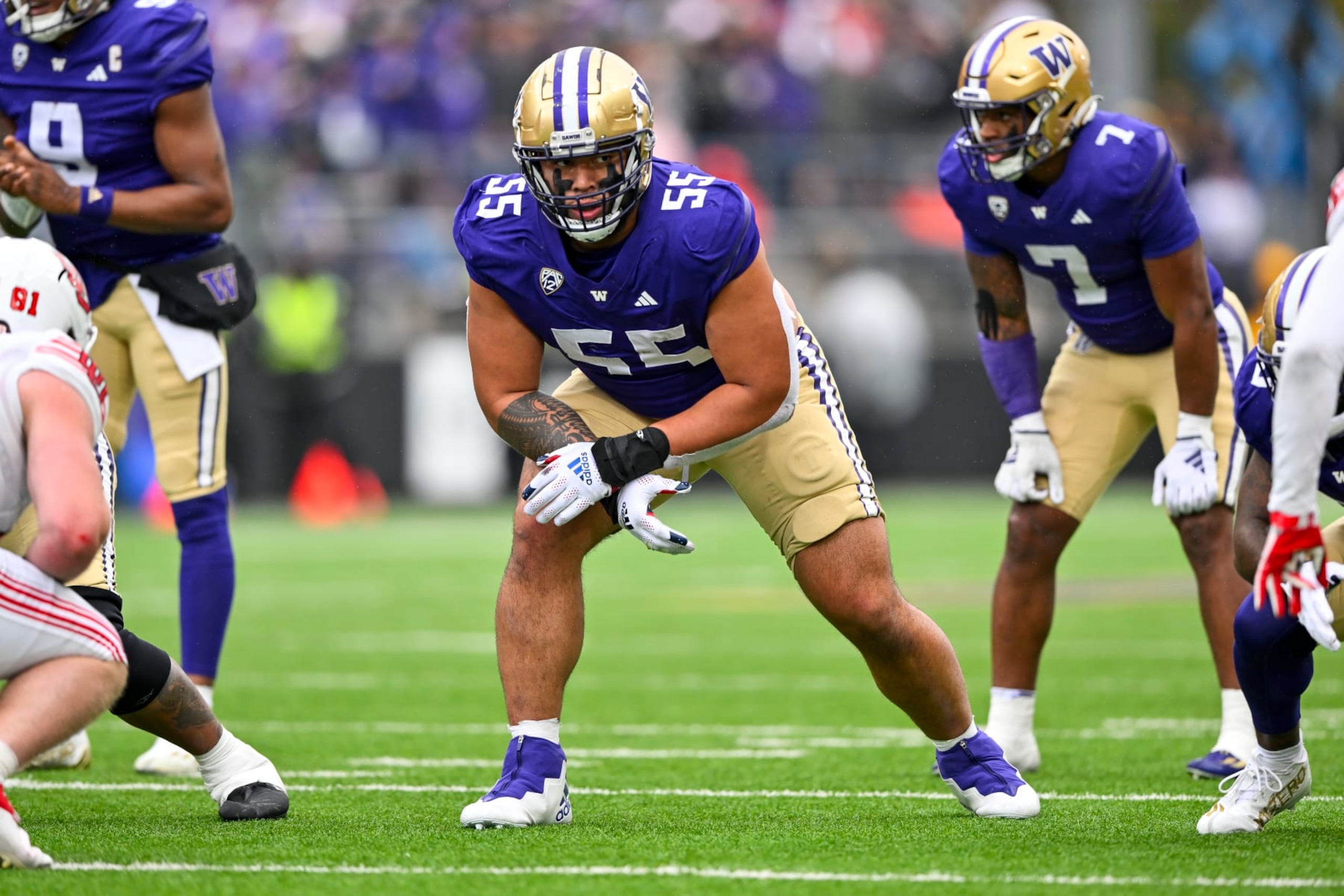 SEATTLE, WASHINGTON - NOVEMBER 11: Troy Fautanu #55 of the Washington Huskies in action during the third quarter against the Utah Utes at Husky Stadium on November 11, 2023 in Seattle, Washington. The Washington Huskies won 35-28. (Photo by Alika Jenner/Getty Images)