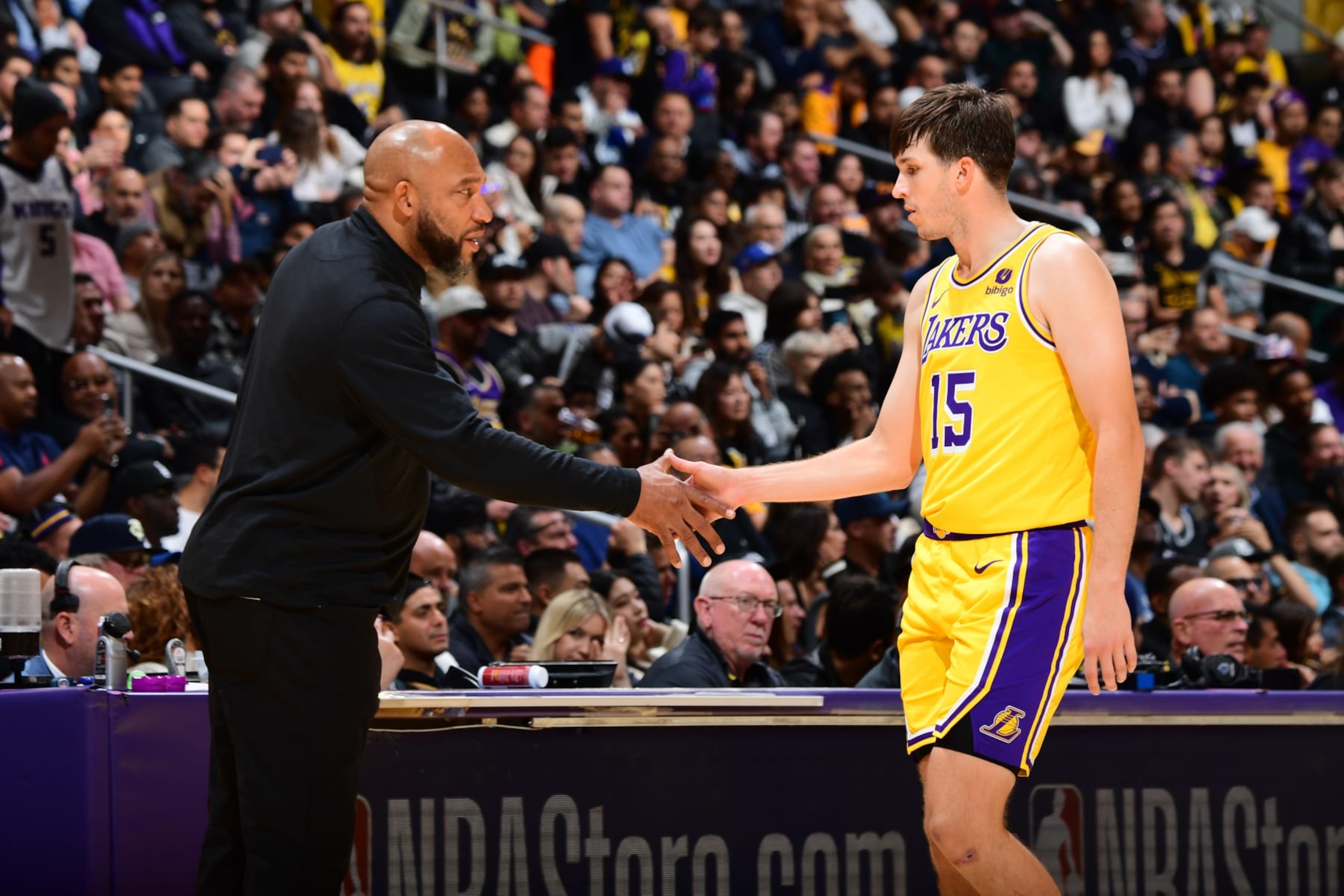 LOS ANGELES, CA - NOVEMBER 15: Austin Reaves #15 and Head Coach Darvin Ham of the Los Angeles Lakers high five during the game against the Sacramento Kings on November 15, 2023 at Crypto.Com Arena in Los Angeles, California. NOTE TO USER: User expressly acknowledges and agrees that, by downloading and/or using this Photograph, user is consenting to the terms and conditions of the Getty Images License Agreement. Mandatory Copyright Notice: Copyright 2023 NBAE (Photo by Adam Pantozzi/NBAE via Getty Images)
