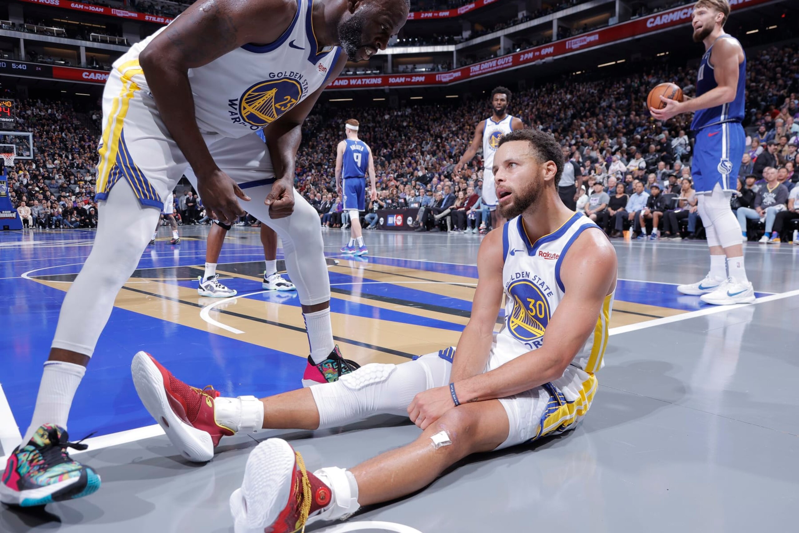 SACRAMENTO, CA - NOVEMBER 28: Stephen Curry #30 of the Golden State Warriors celebrates during the game against the Sacramento Kings during the In-Season Tournament on November 28, 2023 at Golden 1 Center in Sacramento, California. NOTE TO USER: User expressly acknowledges and agrees that, by downloading and or using this Photograph, user is consenting to the terms and conditions of the Getty Images License Agreement. Mandatory Copyright Notice: Copyright 2023 NBAE (Photo by Rocky Widner/NBAE via Getty Images)