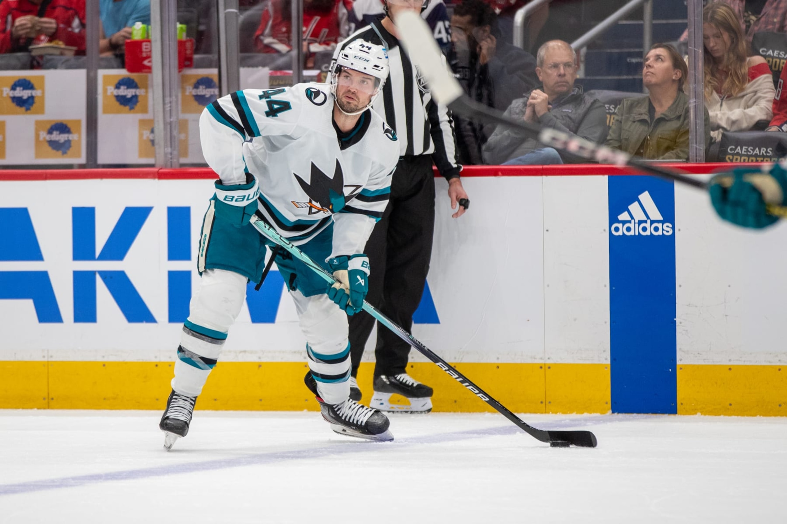 WASHINGTON, DC - OCTOBER 29: San Jose Sharks defenseman Marc-Edouard Vlasic (44) looks for open teammates during the game between the San Jose Sharks and the Washington Capitals on October 29, 2023, at Capital One Arena in Washington, DC.(Photo by Charles Brock/Icon Sportswire via Getty Images)