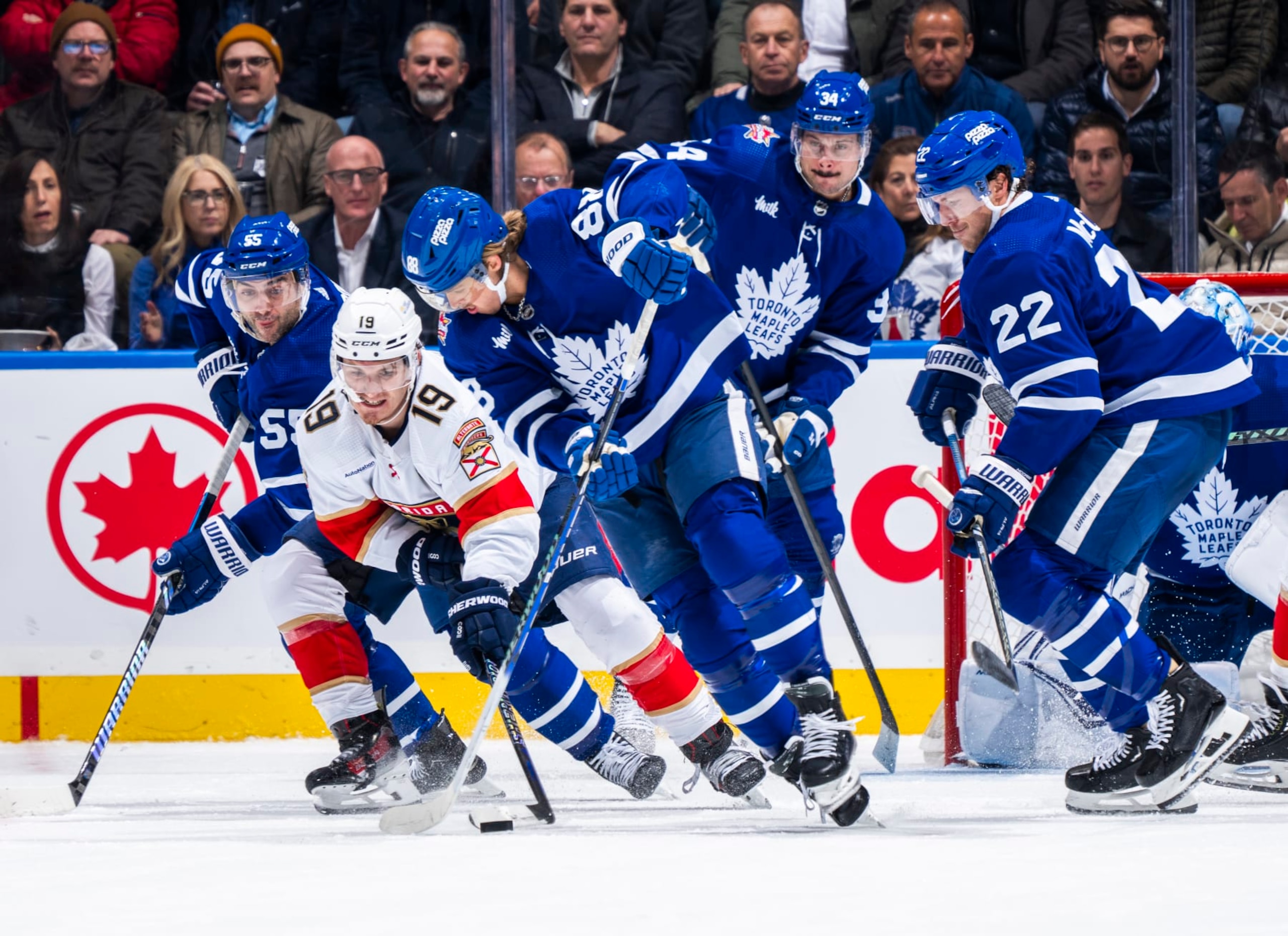 TORONTO, ON - NOVEMBER 28: William Nylander #88 of the Toronto Maple Leafs and Matthew Tkachuk #19 of the Florida Panthers battle for the puck during the first period at the Scotiabank Arena on November 28, 2023 in Toronto, Ontario, Canada. (Photo by Mark Blinch/NHLI via Getty Images)