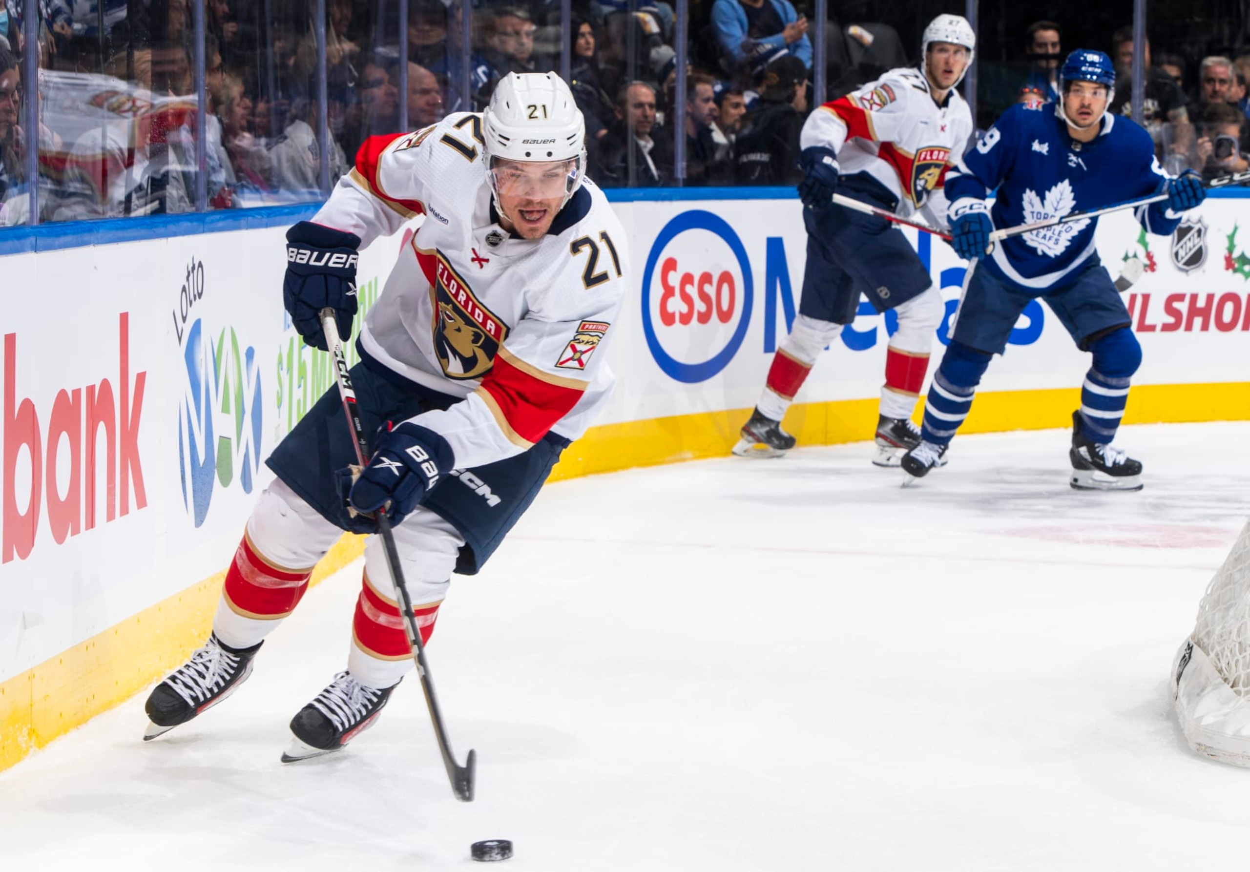 TORONTO, ON - NOVEMBER 28: Evan Rodrigues #17 of the Florida Panthers skates against the Toronto Maple Leafs during the second period at the Scotiabank Arena on November 28, 2023 in Toronto, Ontario, Canada. (Photo by Mark Blinch/NHLI via Getty Images)
