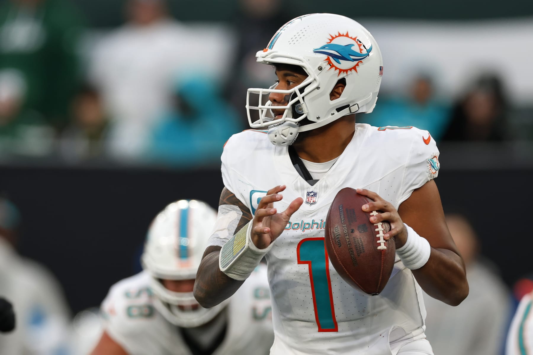 EAST RUTHERFORD, NEW JERSEY - NOVEMBER 24: Quarterback Tua Tagovailoa #1 of the Miami Dolphins in action against the New York Jets during a football game at MetLife Stadium on November 24, 2023 in East Rutherford, New Jersey. (Photo by Rich Schultz/Getty Images)