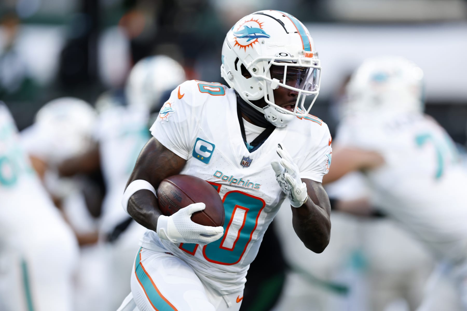 EAST RUTHERFORD, NEW JERSEY - NOVEMBER 24: Tyreek Hill #10 of the Miami Dolphins runs with the ball after a catch against the New York Jets during the first quarter in the game at MetLife Stadium on November 24, 2023 in East Rutherford, New Jersey. (Photo by Rich Schultz/Getty Images)
