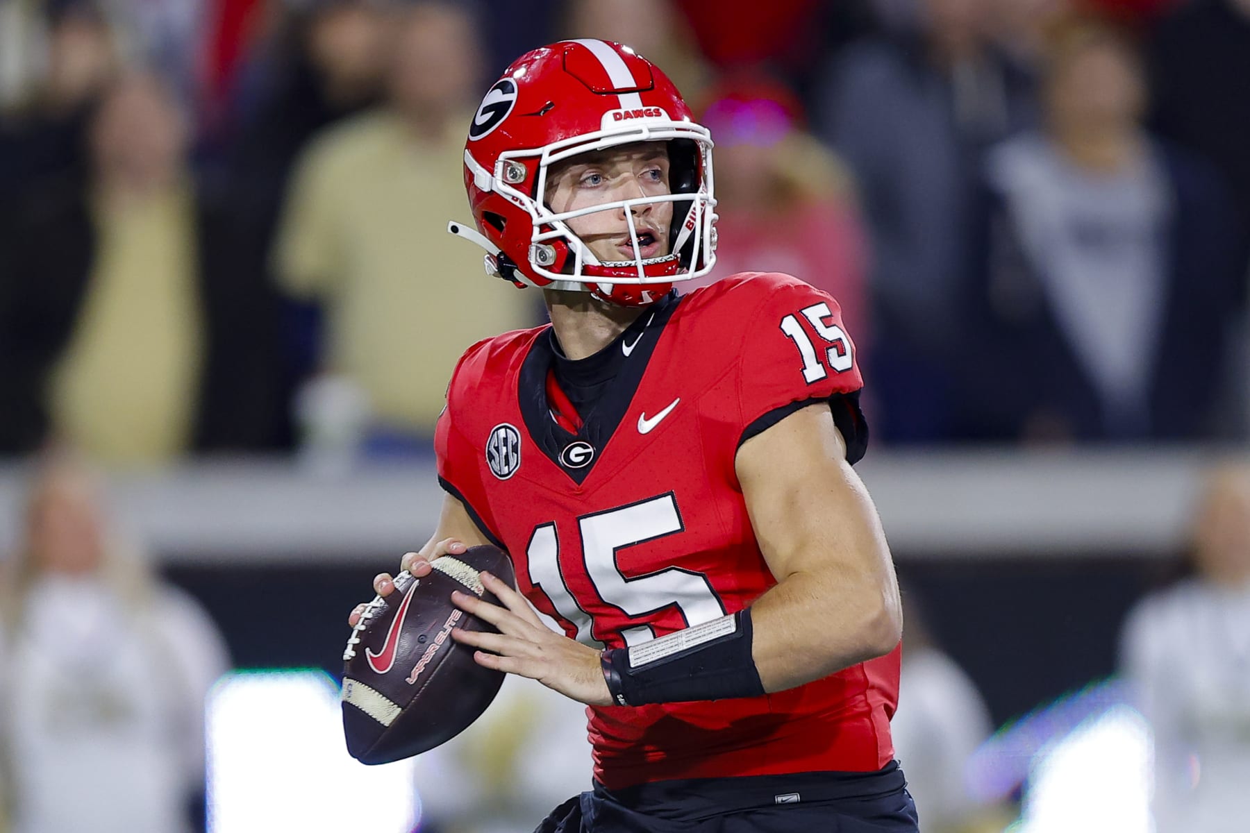 ATLANTA, GEORGIA - NOVEMBER 25: Carson Beck #15 of the Georgia Bulldogs passes during the first quarter against the Georgia Tech Yellow Jackets at Bobby Dodd Stadium on November 25, 2023 in Atlanta, Georgia. (Photo by Todd Kirkland/Getty Images)