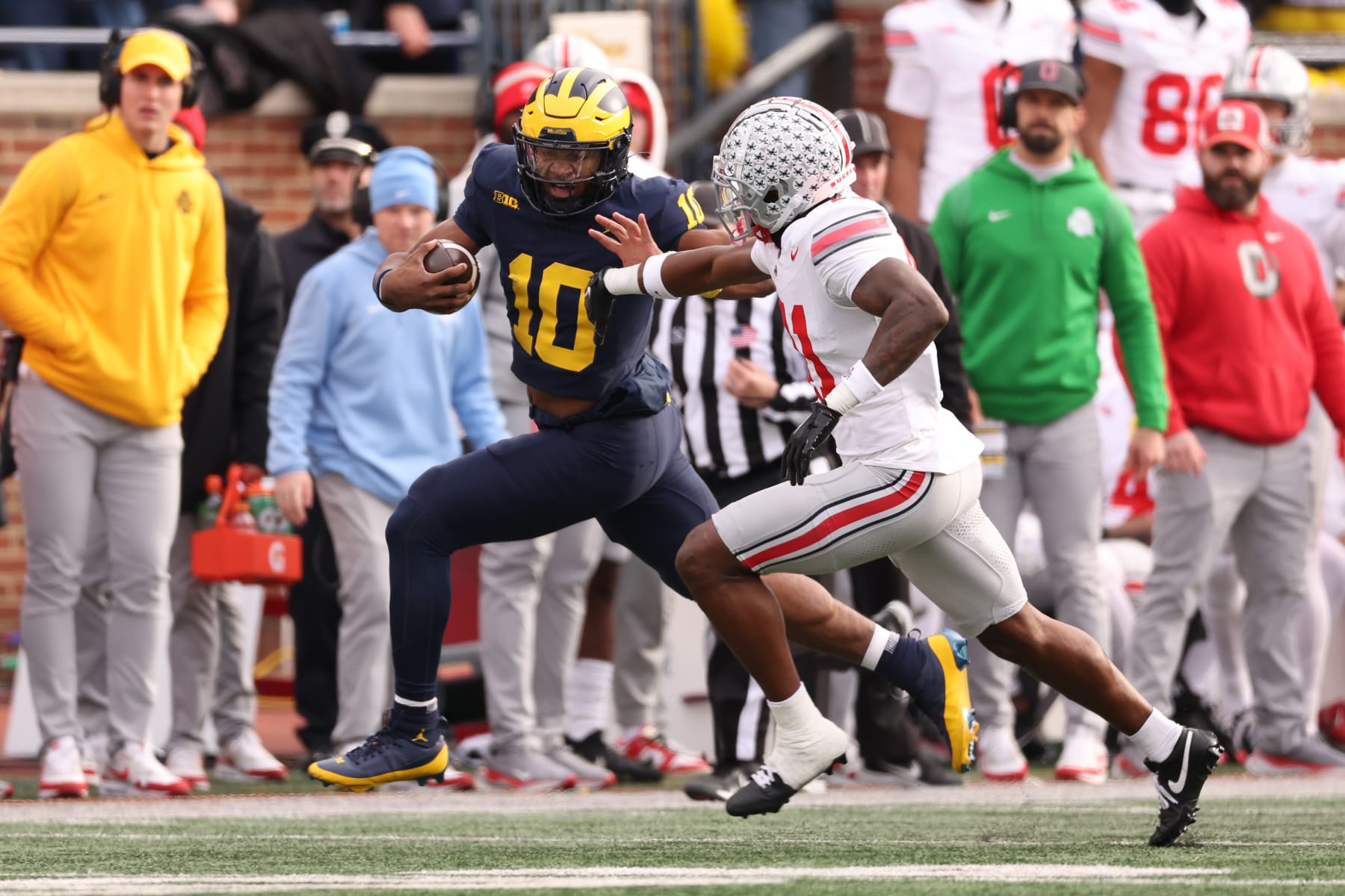 ANN ARBOR, MICHIGAN - NOVEMBER 25: Alex Orji #10 of the Michigan Wolverines plays against the Ohio State Buckeyes at Michigan Stadium on November 25, 2023 in Ann Arbor, Michigan. (Photo by Gregory Shamus/Getty Images)