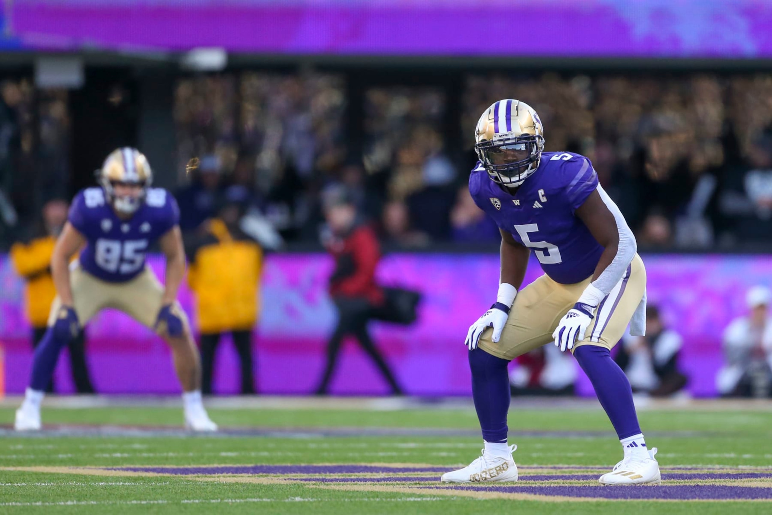 SEATTLE, WA - NOVEMBER 25: Washington #5 (LB) Edefuan Ulofoshio during the 115th Apple Cup college football game between the Washington Huskies versus the Washington State Cougars on November 25, 2023, at Husky Stadium in Seattle, WA. (Photo by Jesse Beals/Icon Sportswire via Getty Images) SEATTLE, WA - NOVEMBER 25: Washington #5 (LB) Edefuan Ulofoshio during the 115th Apple Cup college football game between the Washington Huskies versus the Washington State Cougars on November 25, 2023, at Husky Stadium in Seattle, WA. (Photo by Jesse Beals/Icon Sportswire via Getty Images)