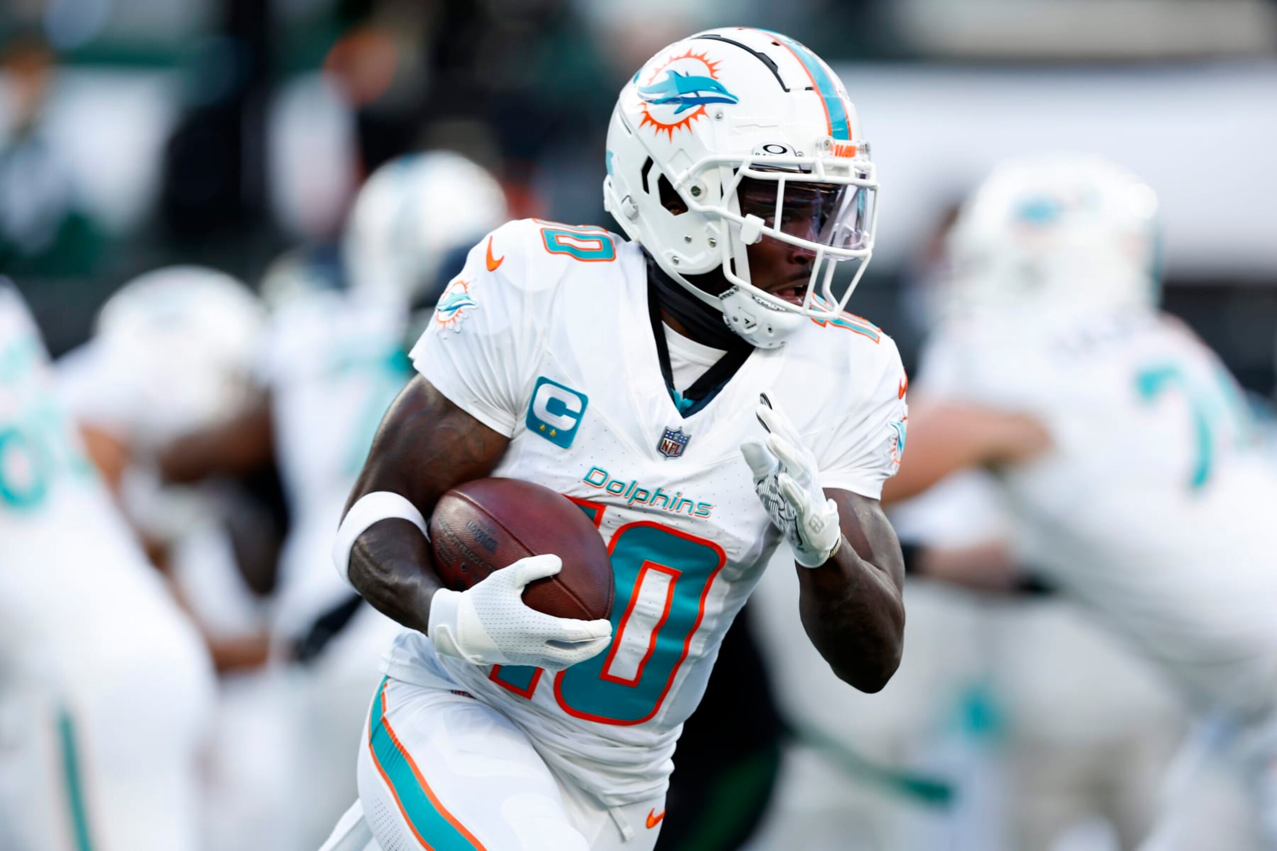EAST RUTHERFORD, NEW JERSEY - NOVEMBER 24: Tyreek Hill #10 of the Miami Dolphins runs with the ball after a catch against the New York Jets during the first quarter in the game at MetLife Stadium on November 24, 2023 in East Rutherford, New Jersey. (Photo by Rich Schultz/Getty Images)