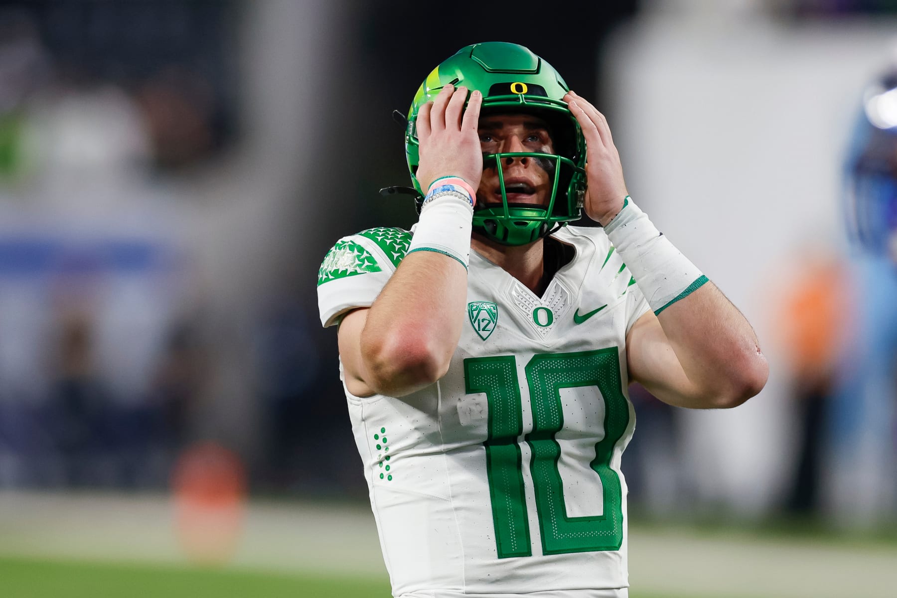 LAS VEGAS, NEVADA - DECEMBER 1: Bo Nix #10 of the Oregon Ducks reacts in the second half during the Pac-12 Championship game against the Washington Huskies at Allegiant Stadium on December 1, 2023 in Las Vegas, Nevada. (Photo by Brandon Sloter/Image Of Sport/Getty Images)