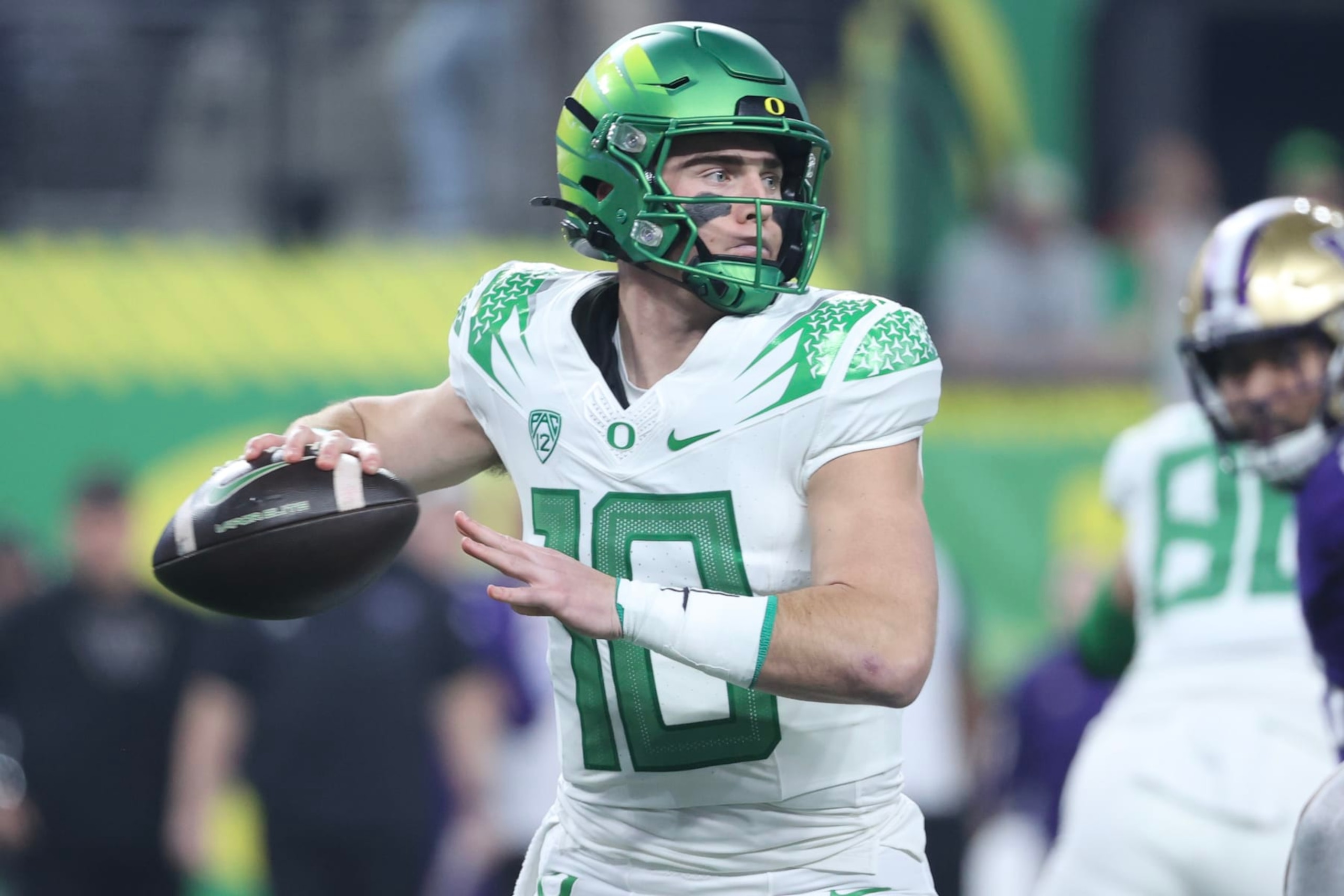 LAS VEGAS, NEVADA - DECEMBER 01: Bo Nix #10 of the Oregon Ducks attempts a pass during the first quarter against the Washington Huskies during the Pac-12 Championship at Allegiant Stadium on December 01, 2023 in Las Vegas, Nevada. (Photo by Ian Maule/Getty Images)