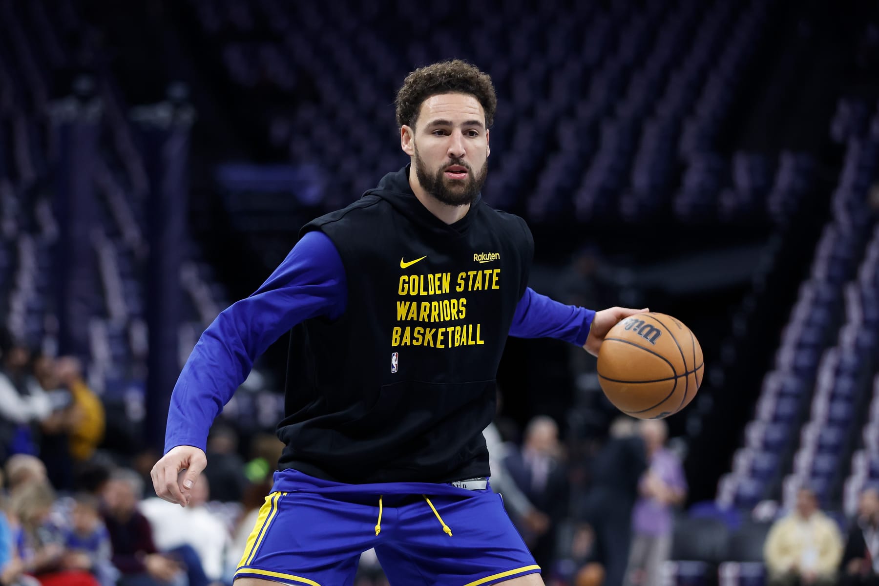 SACRAMENTO, CALIFORNIA - NOVEMBER 28: Klay Thompson #11 of the Golden State Warriors warms up before the NBA In-Season Tournament game against the Sacramento Kings at Golden 1 Center on November 28, 2023 in Sacramento, California. NOTE TO USER: User expressly acknowledges and agrees that, by downloading and or using this photograph, User is consenting to the terms and conditions of the Getty Images License Agreement. (Photo by Lachlan Cunningham/Getty Images)