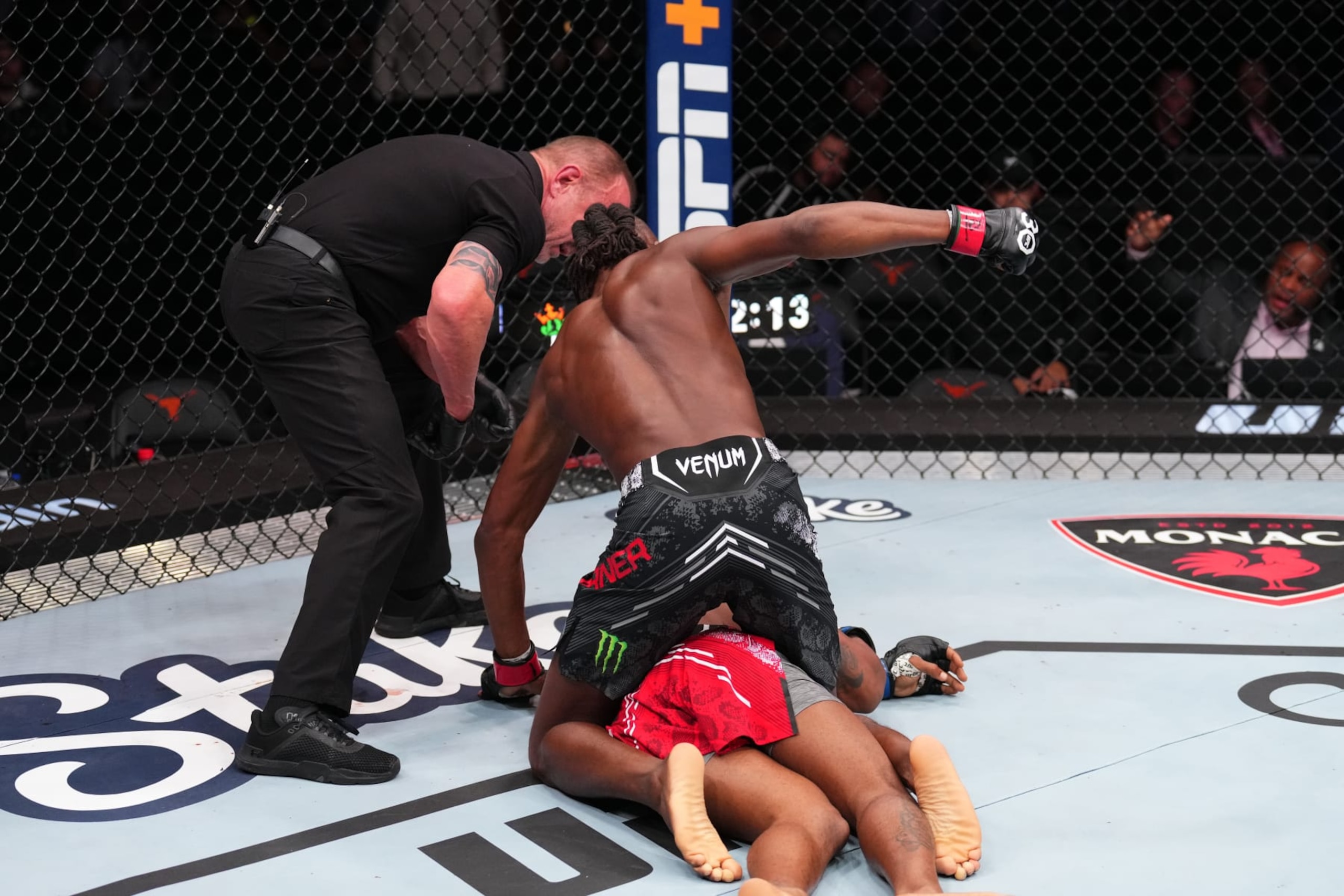 AUSTIN, TEXAS - DECEMBER 02: Jalin Turner (top) punches Bobby Green in a lightweight fight during the UFC Fight Night event at Moody Center on December 02, 2023 in Austin, Texas. (Photo by Josh Hedges/Zuffa LLC via Getty Images)