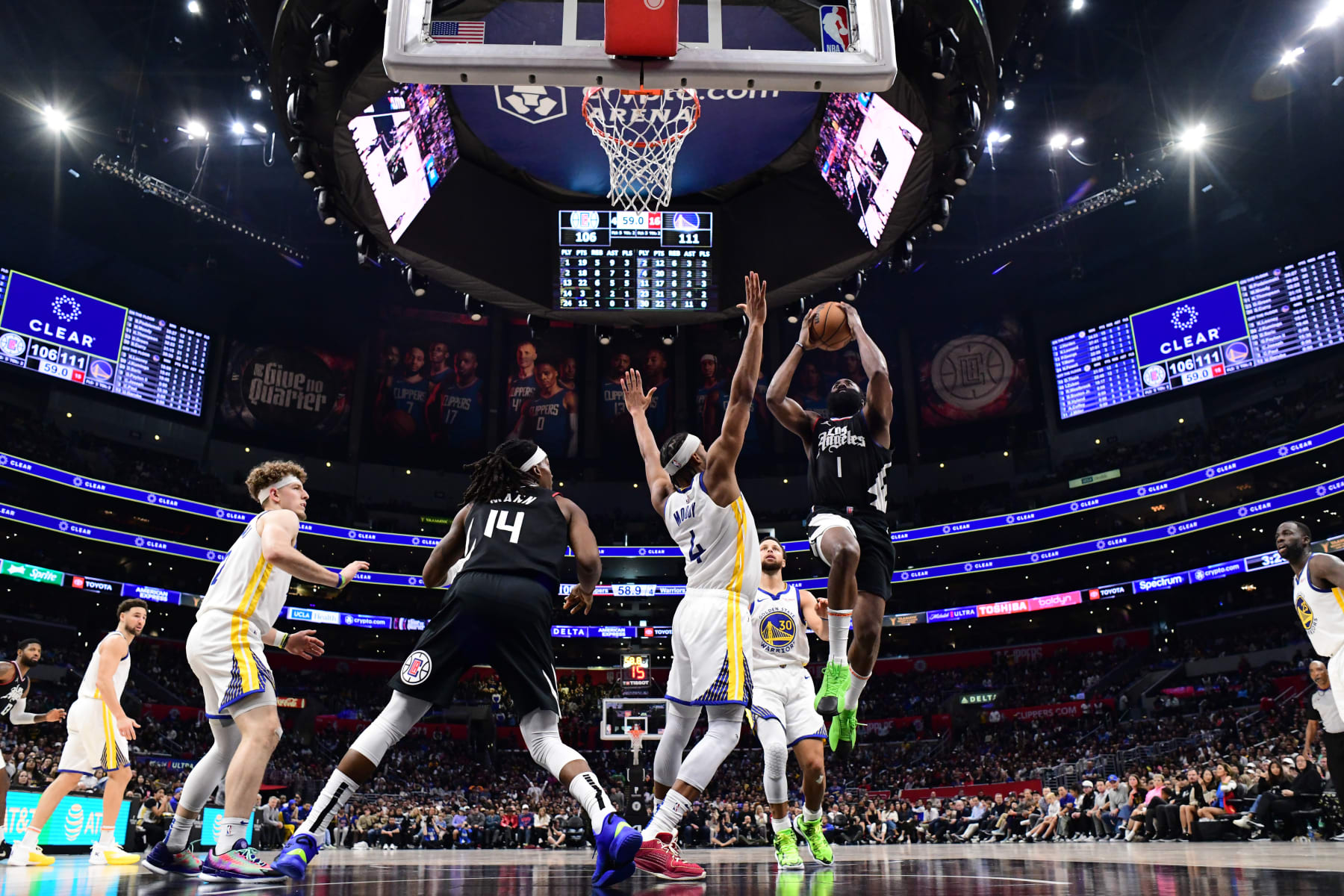 LOS ANGELES, CA - DECEMBER 2: James Harden #1 of the LA Clippers drives to the basket during the game against the Golden State Warriors on December 2, 2023 at Crypto.Com Arena in Los Angeles, California. NOTE TO USER: User expressly acknowledges and agrees that, by downloading and/or using this Photograph, user is consenting to the terms and conditions of the Getty Images License Agreement. Mandatory Copyright Notice: Copyright 2023 NBAE (Photo by Adam Pantozzi/NBAE via Getty Images)