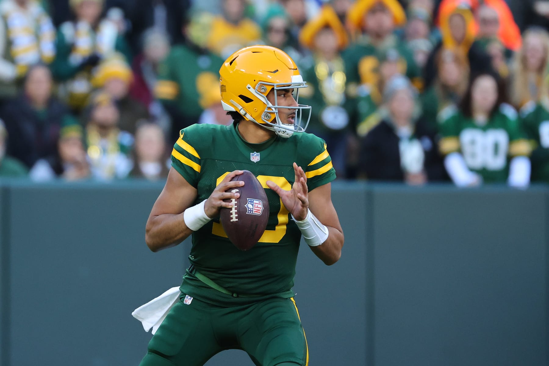 GREEN BAY, WISCONSIN - NOVEMBER 19: Jordan Love #10 of the Green Bay Packers drops back to pass during a game against the Los Angeles Chargers at Lambeau Field on November 19, 2023 in Green Bay, Wisconsin. The Packers defeated the Chargers 23-20. (Photo by Stacy Revere/Getty Images)