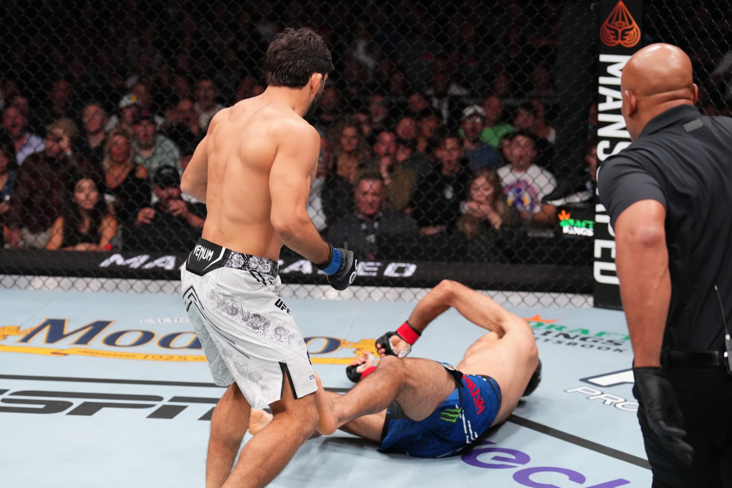 AUSTIN, TEXAS - DECEMBER 02: (L-R) Arman Tsarukyan of Georgia knocks down Beneil Dariush of Iran in a lightweight fight during the UFC Fight Night event at Moody Center on December 02, 2023 in Austin, Texas. (Photo by Josh Hedges/Zuffa LLC via Getty Images) AUSTIN, TEXAS - DECEMBER 02: (L-R) Arman Tsarukyan of Georgia knocks down Beneil Dariush of Iran in a lightweight fight during the UFC Fight Night event at Moody Center on December 02, 2023 in Austin, Texas. (Photo by Josh Hedges/Zuffa LLC via Getty Images)