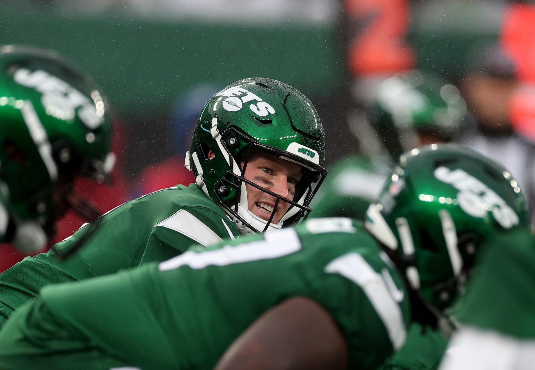 EAST RUTHERFORD, NEW JERSEY - DECEMBER 03: Tim Boyle #7 of the New York Jets prepares to snap the ball during the second quarter in the game against the Atlanta Falcons at MetLife Stadium on December 03, 2023 in East Rutherford, New Jersey. (Photo by Al Bello/Getty Images)