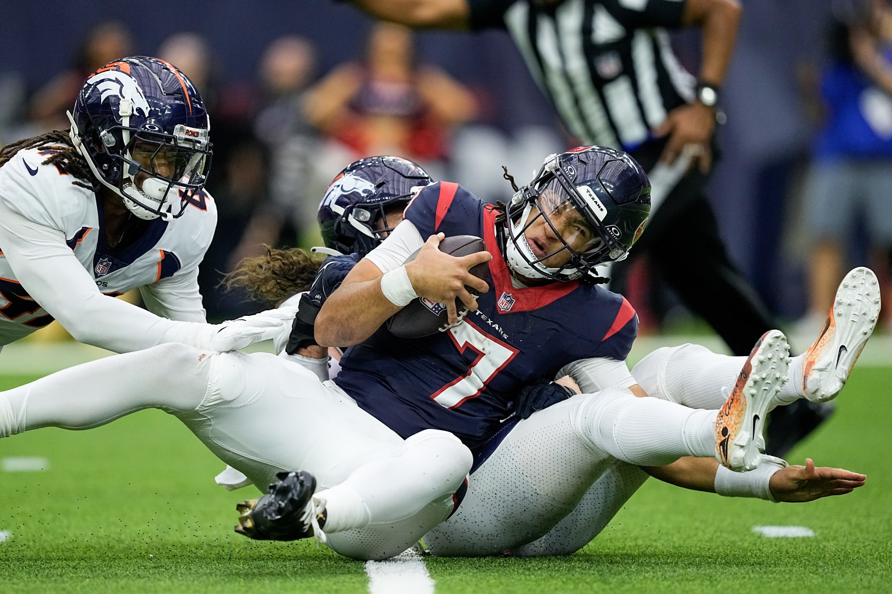 Broncos LB Alex Singleton sacks Texans QB C.J. Stroud