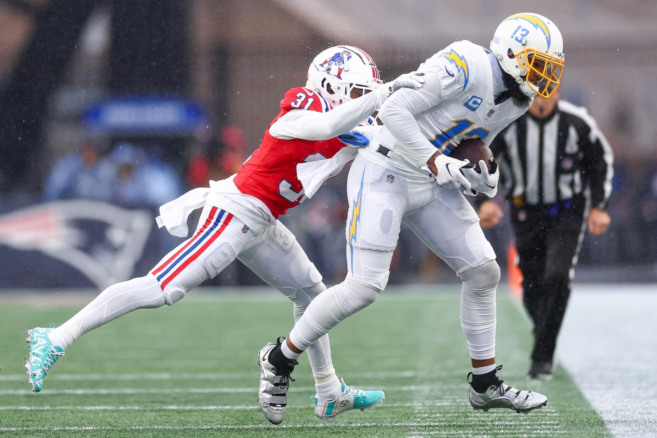 Patriots CB Jonathan Jones tackles Chargers WR Keenan Allen