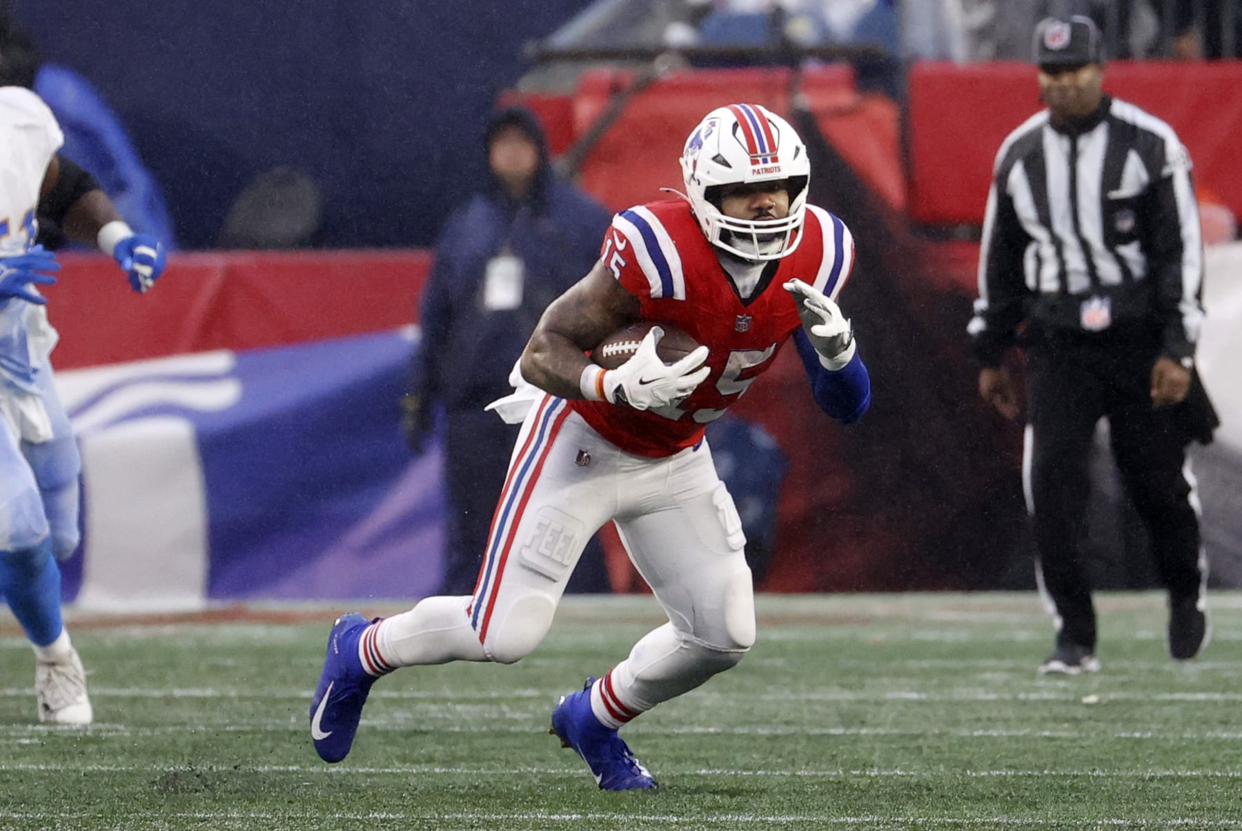 FOXBOROUGH, MA - DECEMBER 03: New England Patriots running back Ezekiel Elliott (15) during a game between the New England Patriots and the Los Angeles Chargers on December 3, 2023, at Gillette Stadium in Foxborough, Massachusetts. (Photo by Fred Kfoury III/Icon Sportswire via Getty Images)