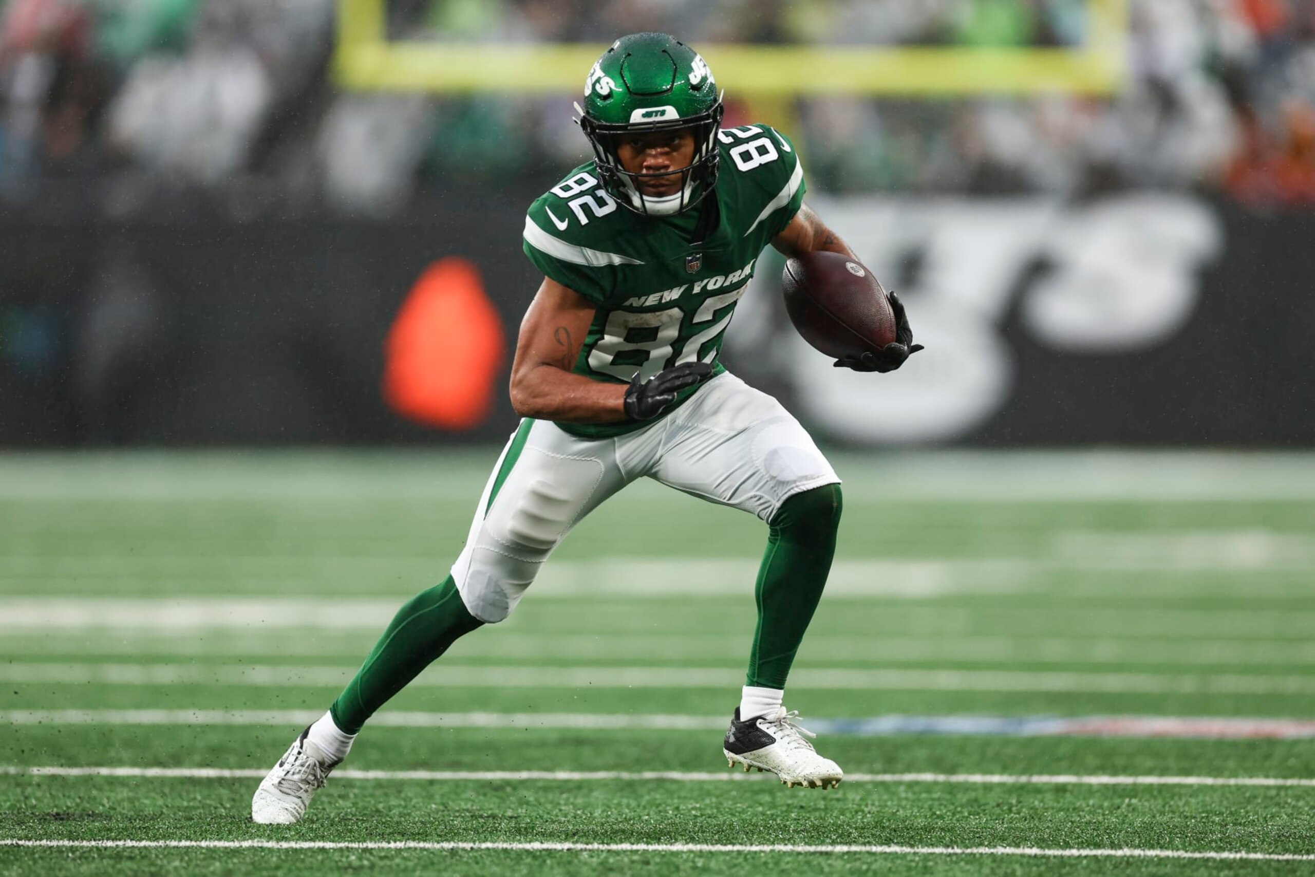 EAST RUTHERFORD, NJ - DECEMBER 3: Xavier Gipson #82 of the New York Jets carries the ball during the second quarter of an NFL football game against the Atlanta Falcons at MetLife Stadium on December 3, 2023 in East Rutherford, New Jersey. (Photo by Kevin Sabitus/Getty Images) EAST RUTHERFORD, NJ - DECEMBER 3: Xavier Gipson #82 of the New York Jets carries the ball during the second quarter of an NFL football game against the Atlanta Falcons at MetLife Stadium on December 3, 2023 in East Rutherford, New Jersey. (Photo by Kevin Sabitus/Getty Images)