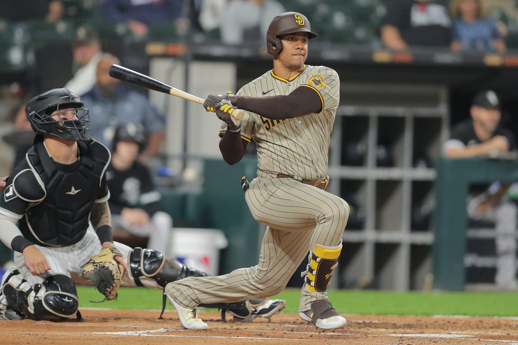 CHICAGO, IL - SEPTEMBER 29: San Diego Padres left fielder Juan Soto (22) swings in action during a Major League Baseball game between the San Diego Padres and the Chicago White Sox on September 29, 2023 at Guaranteed Rate Field in Chicago, IL. (Photo by Melissa Tamez/Icon Sportswire via Getty Images)