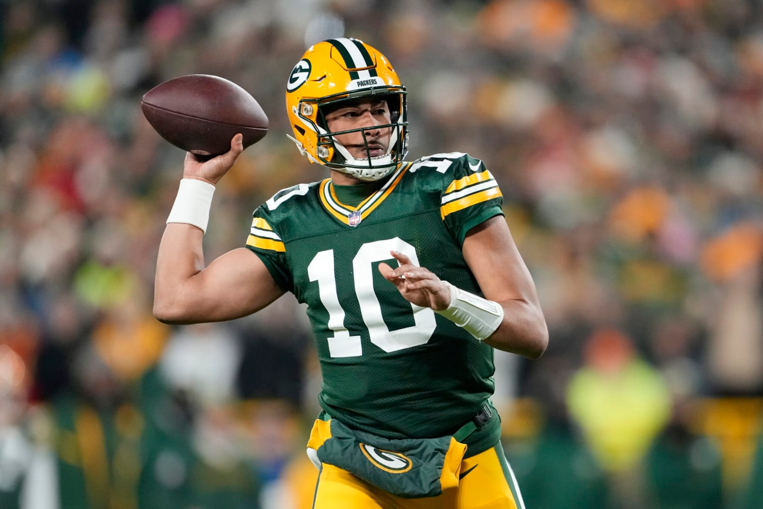 GREEN BAY, WISCONSIN - DECEMBER 03: Jordan Love #10 of the Green Bay Packers throws a pass during the first half against the Kansas City Chiefs at Lambeau Field on December 03, 2023 in Green Bay, Wisconsin. (Photo by Patrick McDermott/Getty Images)