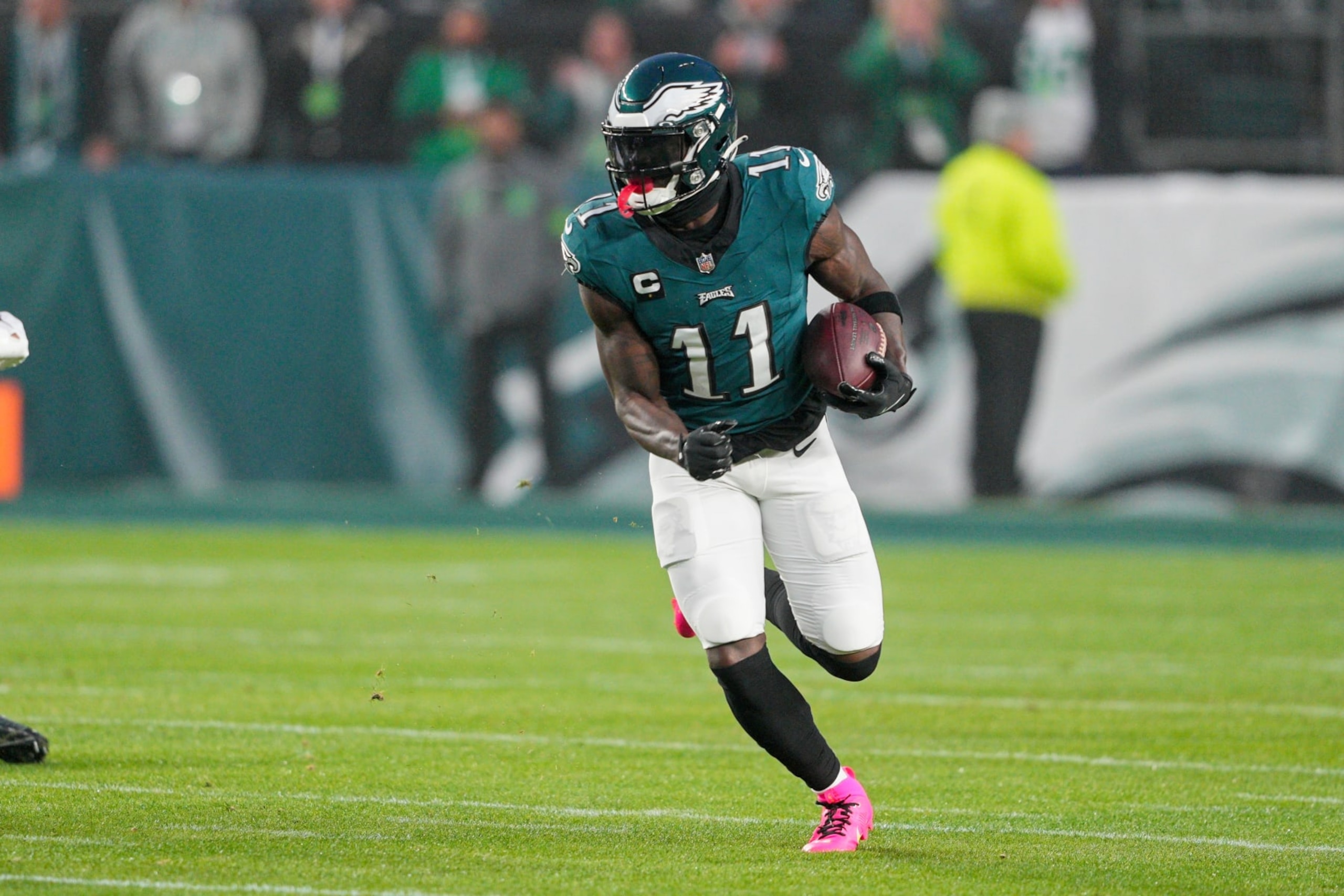 PHILADELPHIA, PA - DECEMBER 03: Philadelphia Eagles wide receiver A.J. Brown (11) runs after a reception during the game between the San Fransisco 49ers and the Philadelphia Eagles on December 3, 2023 at Lincoln Financial Field. (Photo by Andy Lewis/Icon Sportswire via Getty Images)