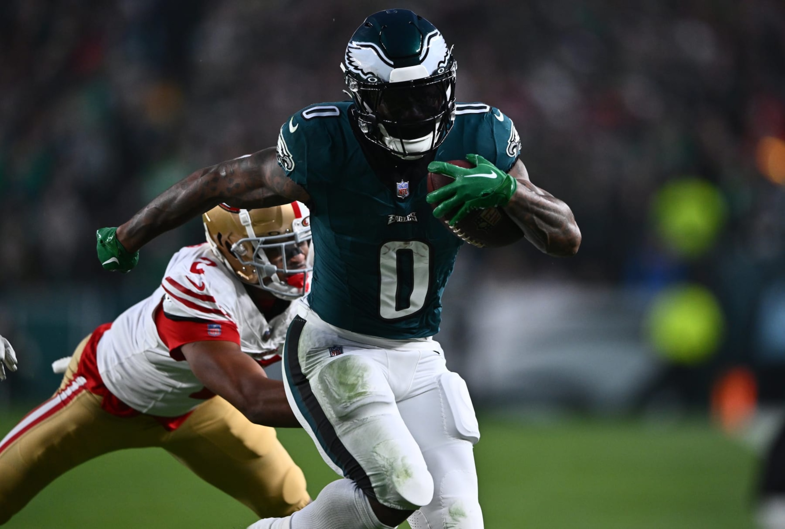 PHILADELPHIA, PA - DECEMBER 03: Philadelphia Eagles Running Back D'Andre Swift (0) carries the ball in the first half during the game between the San Francisco 49ers and Philadelphia Eagles on December 03, 2023 at Lincoln Financial Field in Philadelphia, PA. (Photo by Kyle Ross/Icon Sportswire via Getty Images)