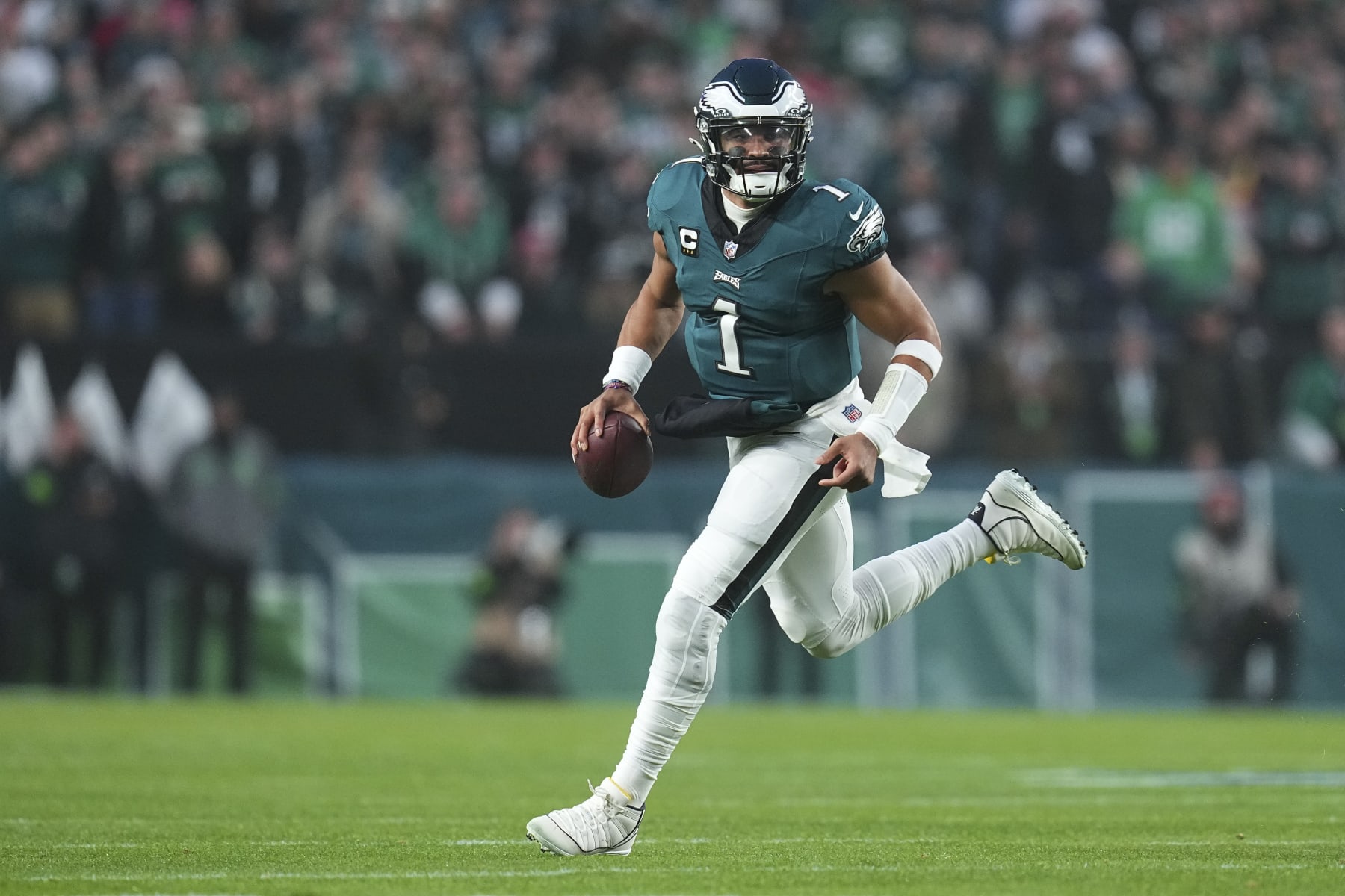 PHILADELPHIA, PENNSYLVANIA - DECEMBER 3: Jalen Hurts #1 of the Philadelphia Eagles scrambles against the San Francisco 49ers at Lincoln Financial Field on December 3, 2023 in Philadelphia, Pennsylvania. (Photo by Mitchell Leff/Getty Images)