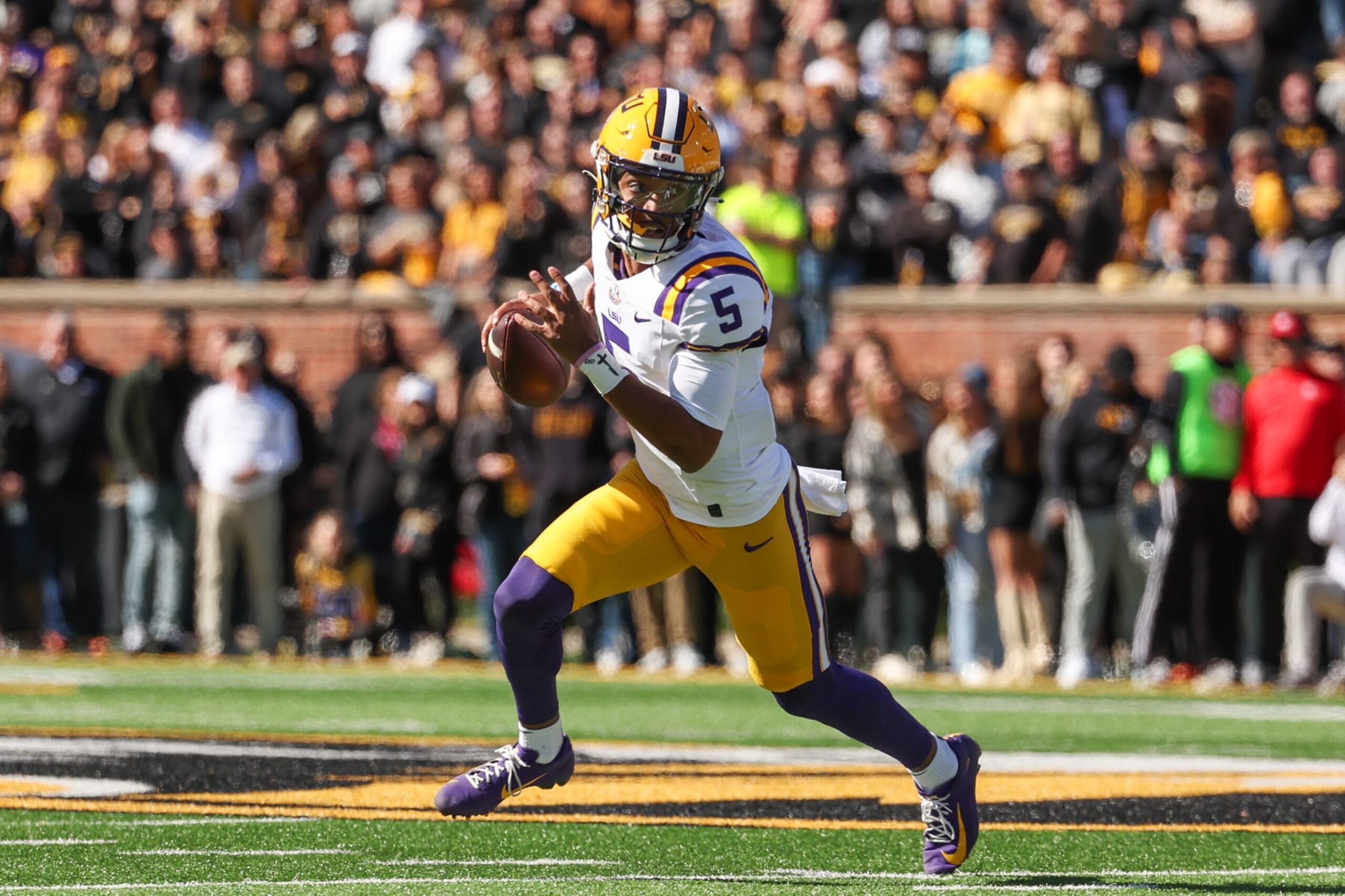 COLUMBIA, MO - OCTOBER 07: LSU Tigers quarterback Jayden Daniels (5) rolls out in the first quarter of an SEC football game between the LSU Tigers and Missouri Tigers on Oct 7, 2023 at Memorial Stadium in Columbia, MO. (Photo by Scott Winters/Icon Sportswire via Getty Images) COLUMBIA, MO - OCTOBER 07: LSU Tigers quarterback Jayden Daniels (5) rolls out in the first quarter of an SEC football game between the LSU Tigers and Missouri Tigers on Oct 7, 2023 at Memorial Stadium in Columbia, MO. (Photo by Scott Winters/Icon Sportswire via Getty Images)