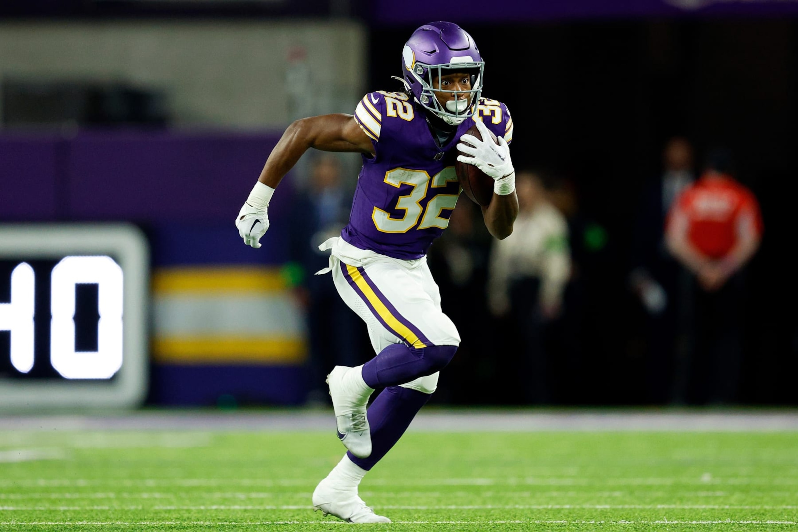 MINNEAPOLIS, MINNESOTA - NOVEMBER 27: Ty Chandler #32 of the Minnesota Vikings runs with the ball against the Chicago Bears in the second half at U.S. Bank Stadium on November 27, 2023 in Minneapolis, Minnesota. The Bears defeated the Vikings 12-10. (Photo by David Berding/Getty Images)