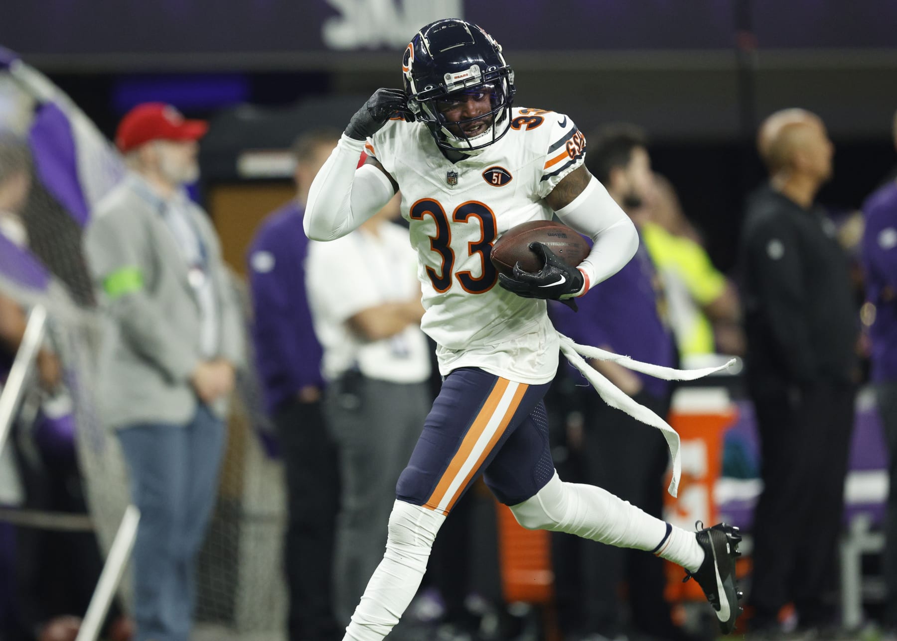 MINNEAPOLIS, MINNESOTA - NOVEMBER 27: Jaylon Johnson #33 of the Chicago Bears celebrates after intercepting a pass during the second quarter against the Minnesota Vikings at U.S. Bank Stadium on November 27, 2023 in Minneapolis, Minnesota. (Photo by David Berding/Getty Images)