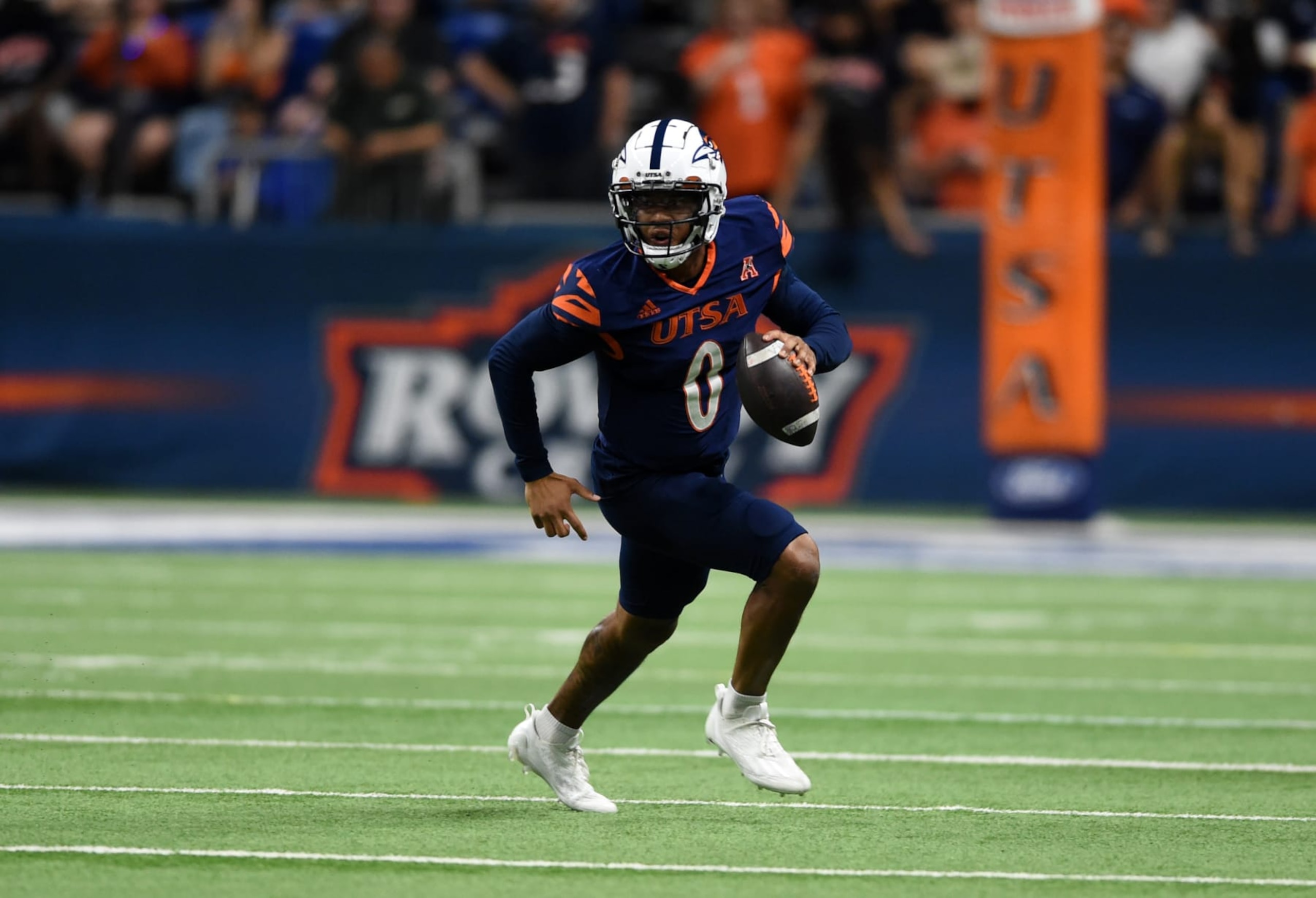 SAN ANTONIO, TX - NOVEMBER 17: University of Texas - San Antonio Roadrunners QB Frank Harris (0) runs for yardage during the game between the University of South Florida Bulls and the University of Texas - San Antonio Roadrunners on November 17, 2023 at the Alamodome in San Antonio, TX. (Photo by John Rivera/Icon Sportswire via Getty Images)