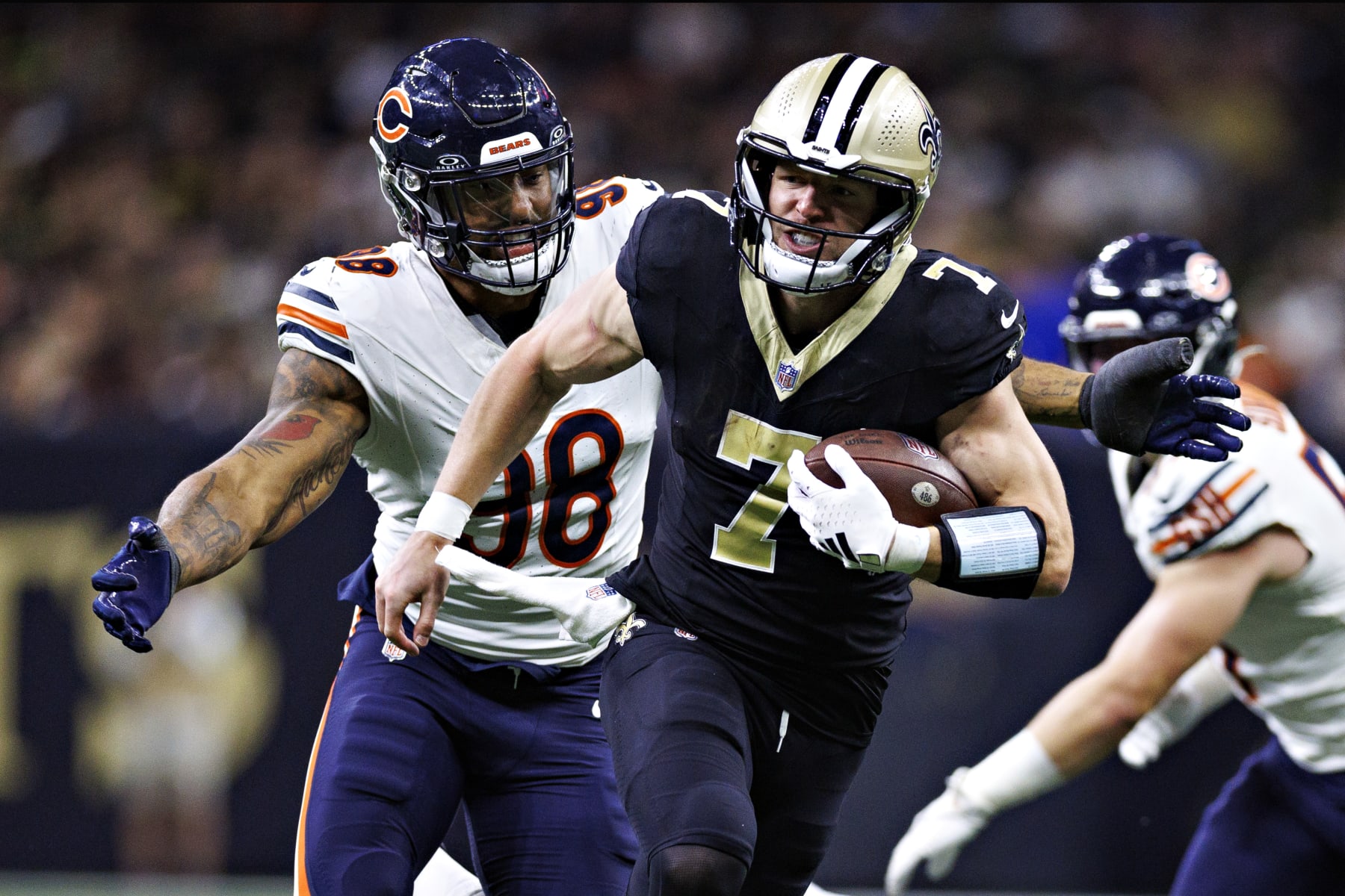NEW ORLEANS, LOUISIANA - NOVEMBER 05:  Taysom Hill #7 of the New Orleans Saints runs the ball during a game against the Chicago Bears at Caesars Superdome on November 5, 2023 in New Orleans, Louisiana. The Saints defeated the Bears 24-17. (Photo by Wesley Hitt/Getty Images)