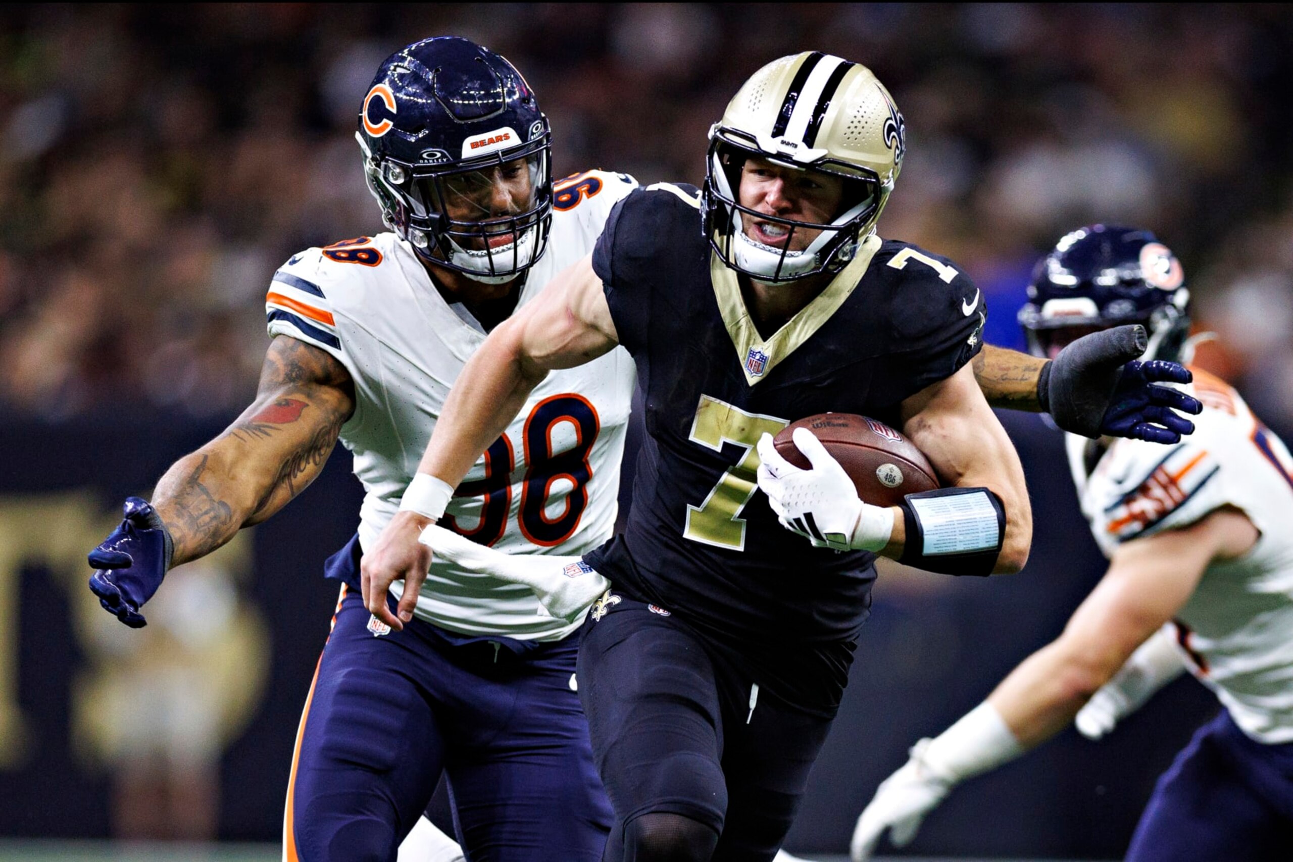NEW ORLEANS, LOUISIANA - NOVEMBER 05:  Taysom Hill #7 of the New Orleans Saints runs the ball during a game against the Chicago Bears at Caesars Superdome on November 5, 2023 in New Orleans, Louisiana. The Saints defeated the Bears 24-17. (Photo by Wesley Hitt/Getty Images)