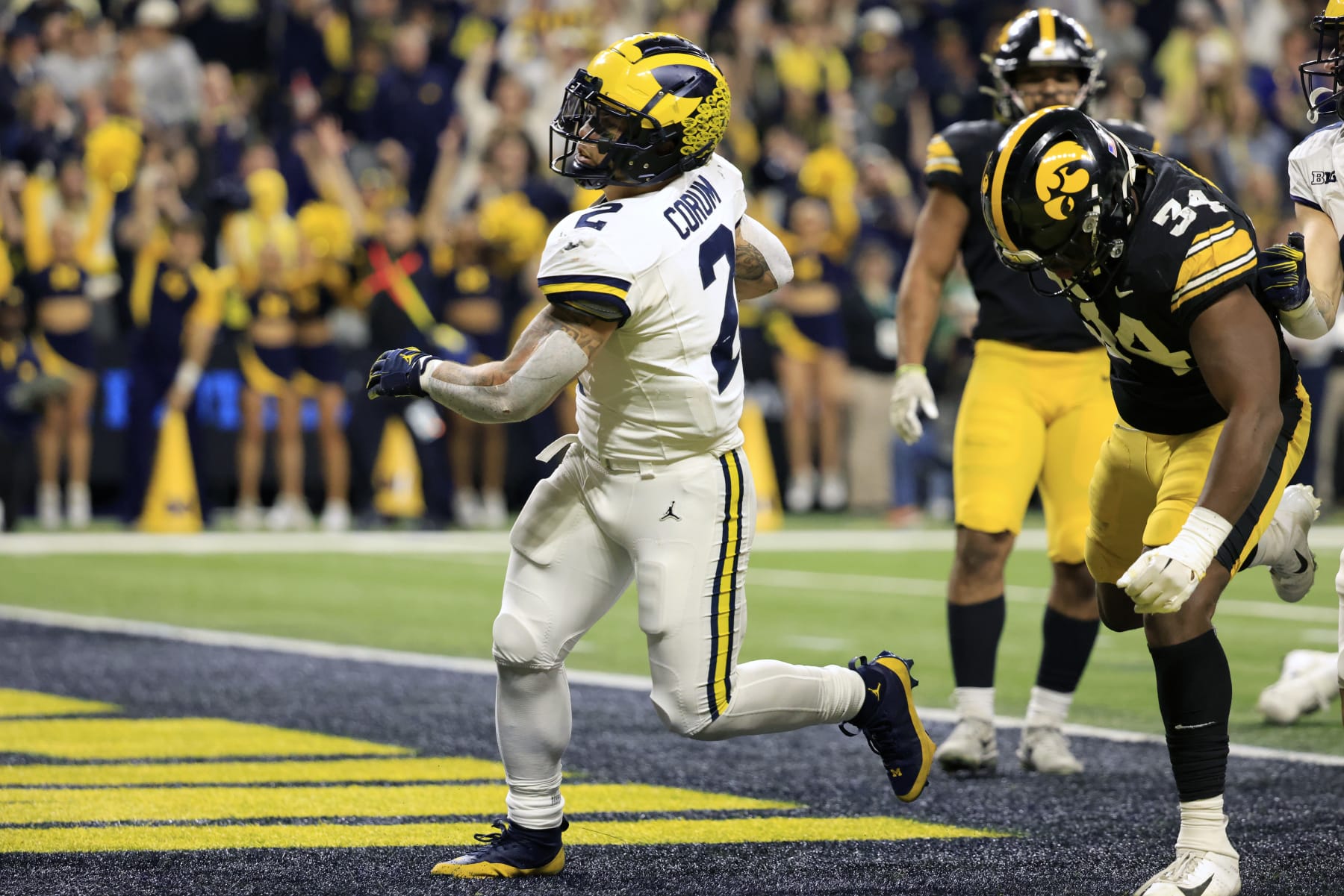 INDIANAPOLIS, INDIANA - DECEMBER 02: Blake Corum #2 of the Michigan Wolverines runs the ball for a touchdown in the game against the Iowa Hawkeyes during the first quarter during the Big Ten Championship at Lucas Oil Stadium on December 02, 2023 in Indianapolis, Indiana. (Photo by Justin Casterline/Getty Images)
