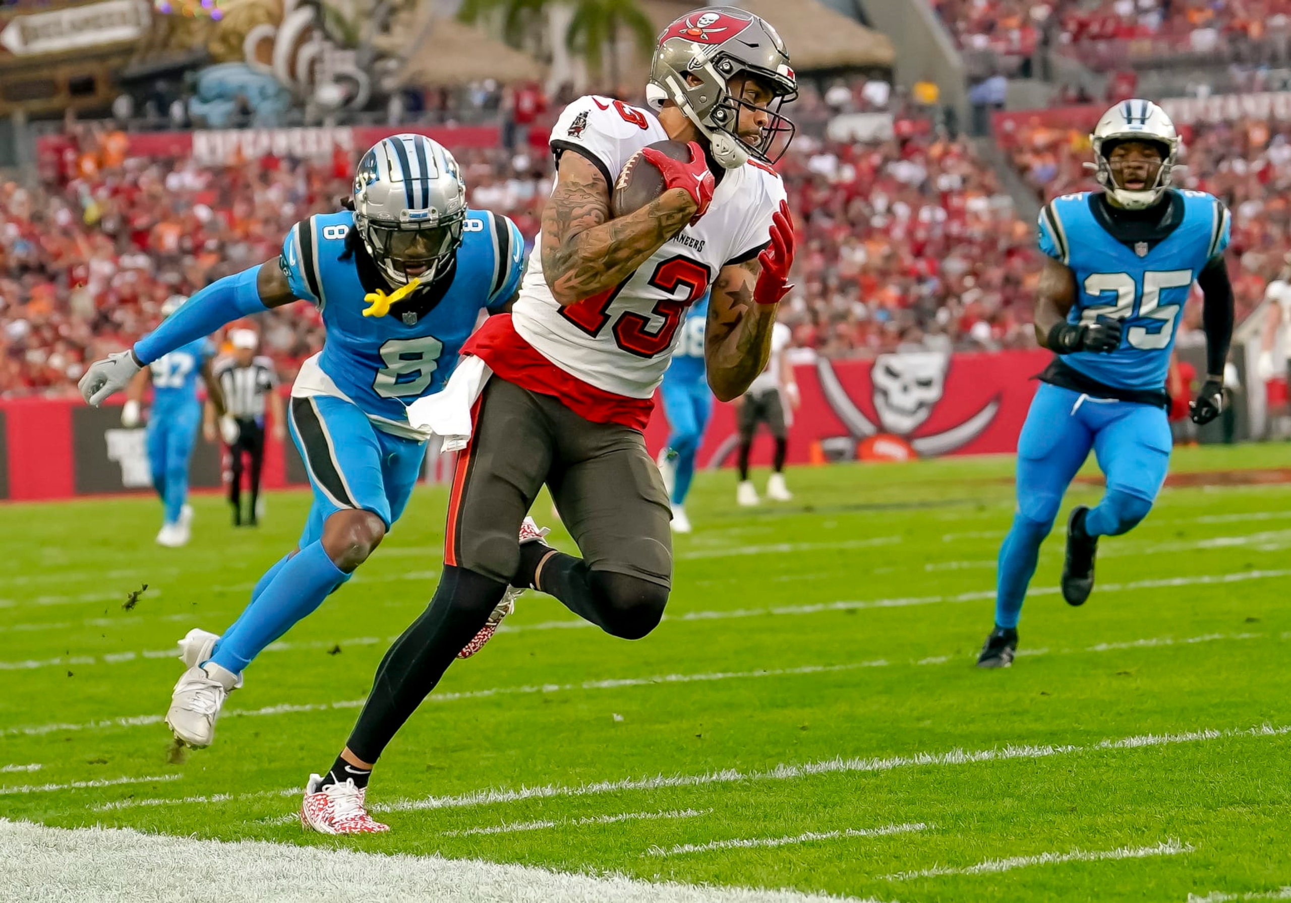 TAMPA, FL - DECEMBER 03: Tampa Bay Buccaneers wide receiver Mike Evans (13) catches the ball and runs for a big gain during the NFL Football match between the Tampa Bay Bucs and Carolina Panthers on December 3rd, 2023 at Raymond James Stadium, Tampa FL. (Photo by Andrew Bershaw/Icon Sportswire via Getty Images) TAMPA, FL - DECEMBER 03: Tampa Bay Buccaneers wide receiver Mike Evans (13) catches the ball and runs for a big gain during the NFL Football match between the Tampa Bay Bucs and Carolina Panthers on December 3rd, 2023 at Raymond James Stadium, Tampa FL. (Photo by Andrew Bershaw/Icon Sportswire via Getty Images)