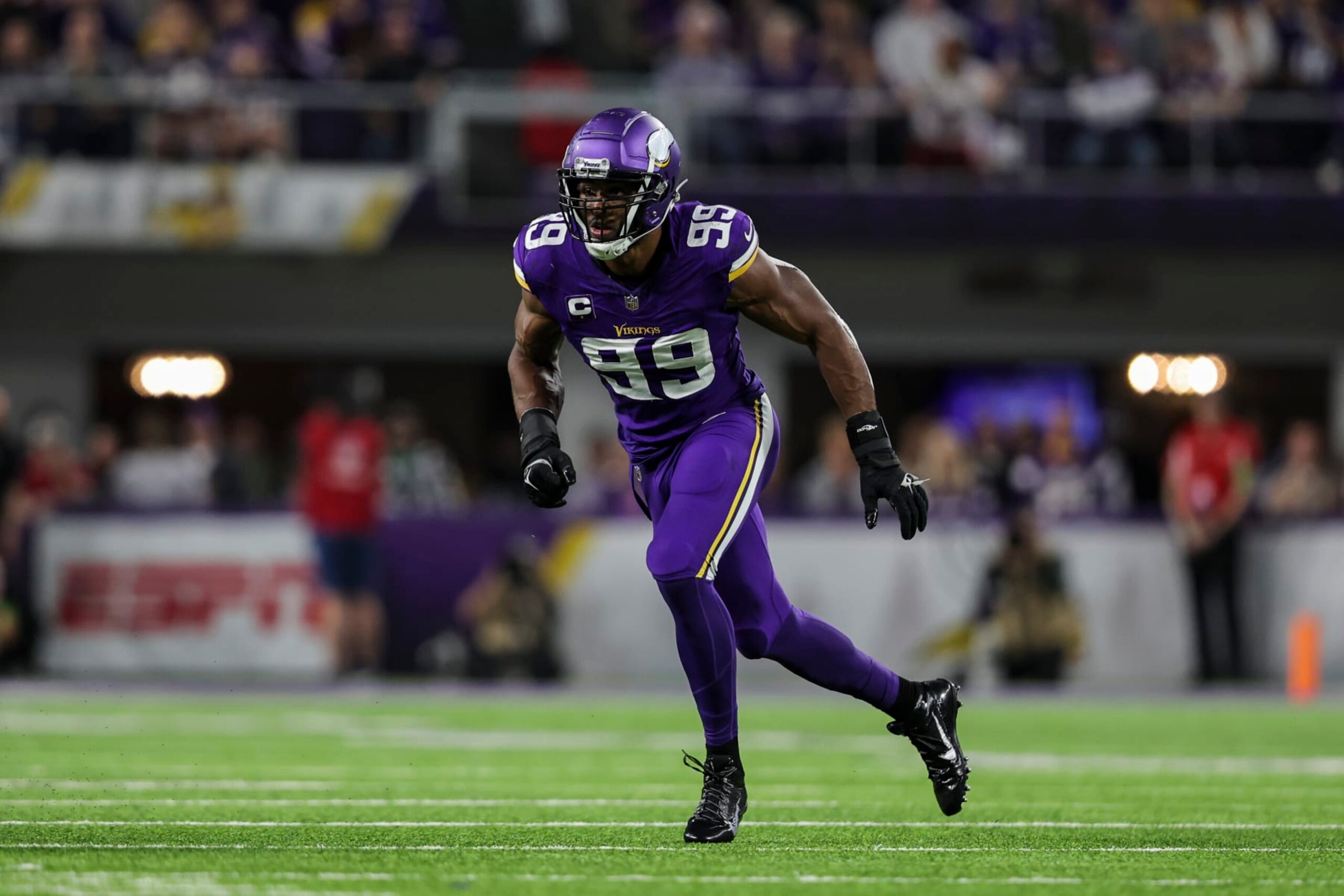 MINNEAPOLIS, MINNESOTA - OCTOBER 23: Danielle Hunter #99 of the Minnesota Vikings runs around the edge during an NFL football game between the Minnesota Vikings and the San Francisco 49ers at U.S. Bank Stadium on October 23, 2023 in Minneapolis, Minnesota. (Photo by Michael Owens/Getty Images) MINNEAPOLIS, MINNESOTA - OCTOBER 23: Danielle Hunter #99 of the Minnesota Vikings runs around the edge during an NFL football game between the Minnesota Vikings and the San Francisco 49ers at U.S. Bank Stadium on October 23, 2023 in Minneapolis, Minnesota. (Photo by Michael Owens/Getty Images)