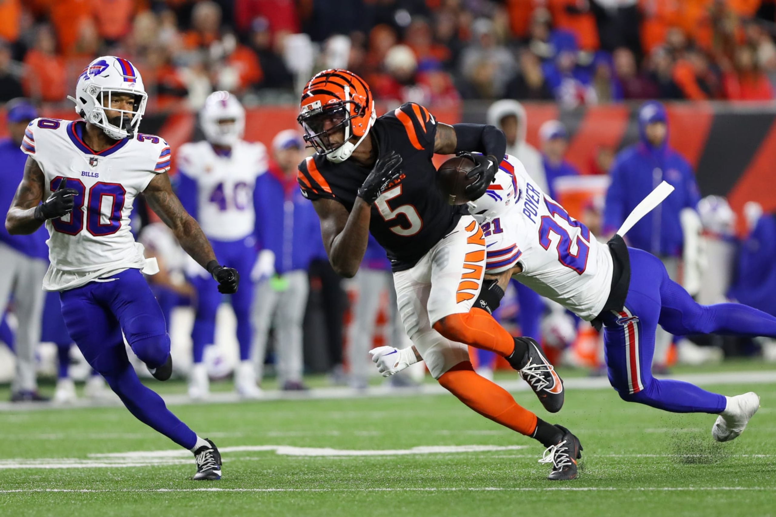 CINCINNATI, OH - NOVEMBER 05: Cincinnati Bengals wide receiver Tee Higgins (5) carries the ball during the game against the Buffalo Bills and the Cincinnati Bengals on November 5, 2023, at Paycor Stadium in Cincinnati, OH. (Photo by Ian Johnson/Icon Sportswire via Getty Images) CINCINNATI, OH - NOVEMBER 05: Cincinnati Bengals wide receiver Tee Higgins (5) carries the ball during the game against the Buffalo Bills and the Cincinnati Bengals on November 5, 2023, at Paycor Stadium in Cincinnati, OH. (Photo by Ian Johnson/Icon Sportswire via Getty Images)