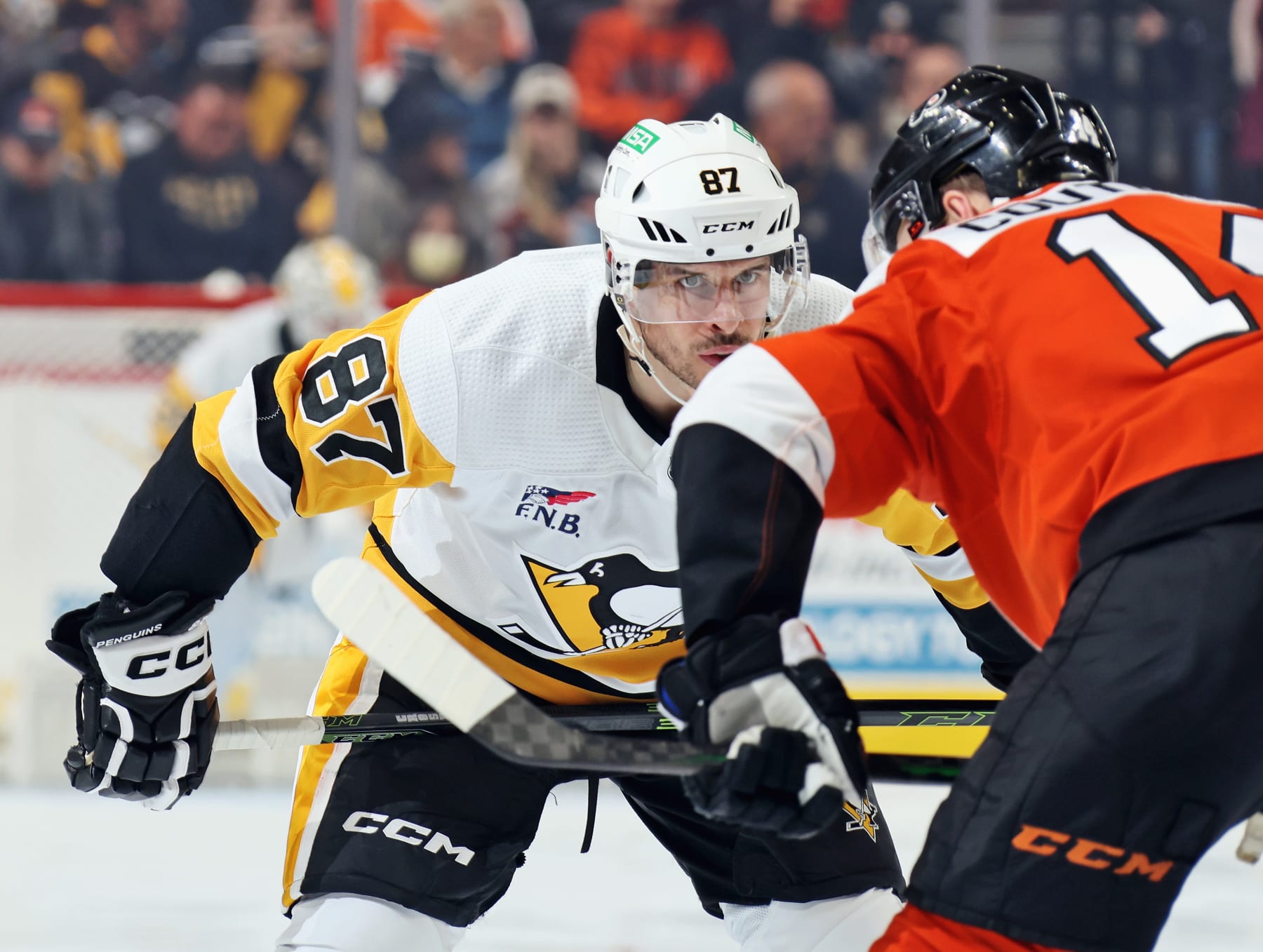 PHILADELPHIA, PENNSYLVANIA - DECEMBER 04: Sidney Crosby #87 of the Pittsburgh Penguins prepares for a faceoff with Sean Couturier #14 of the Philadelphia Flyers at the Wells Fargo Center on December 4, 2023 in Philadelphia, Pennsylvania.  (Photo by Len Redkoles/NHLI via Getty Images)
