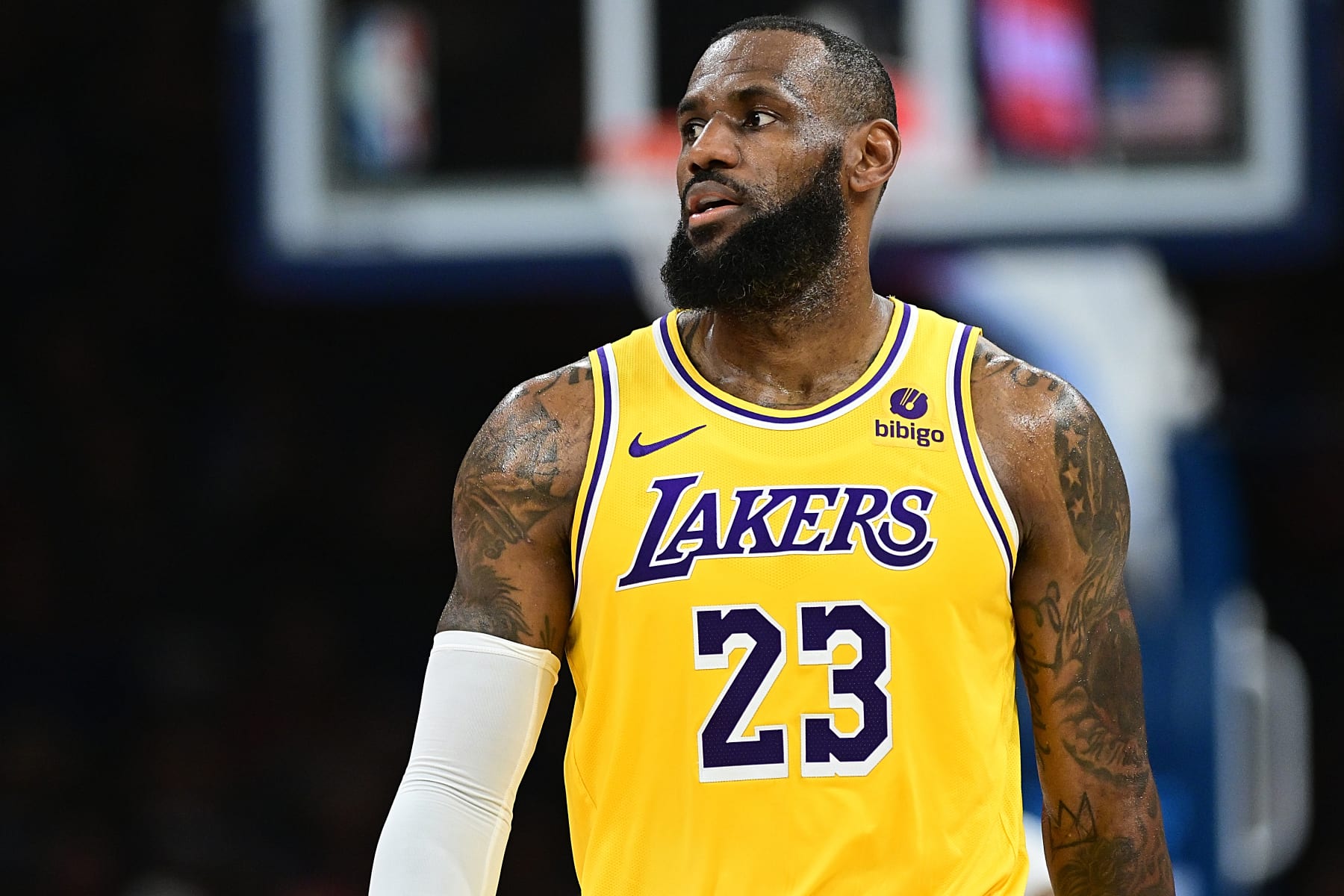 OKLAHOMA CITY, OKLAHOMA - NOVEMBER 30: Lebron James #23 of the Los Angeles Lakers during the first half against the Oklahoma City Thunder at Paycom Center on November 30, 2023 in Oklahoma City, Oklahoma. NOTE TO USER: User expressly acknowledges and agrees that, by downloading and or using this Photograph, user is consenting to the terms and conditions of the Getty Images License Agreement. (Photo by Joshua Gateley/Getty Images)