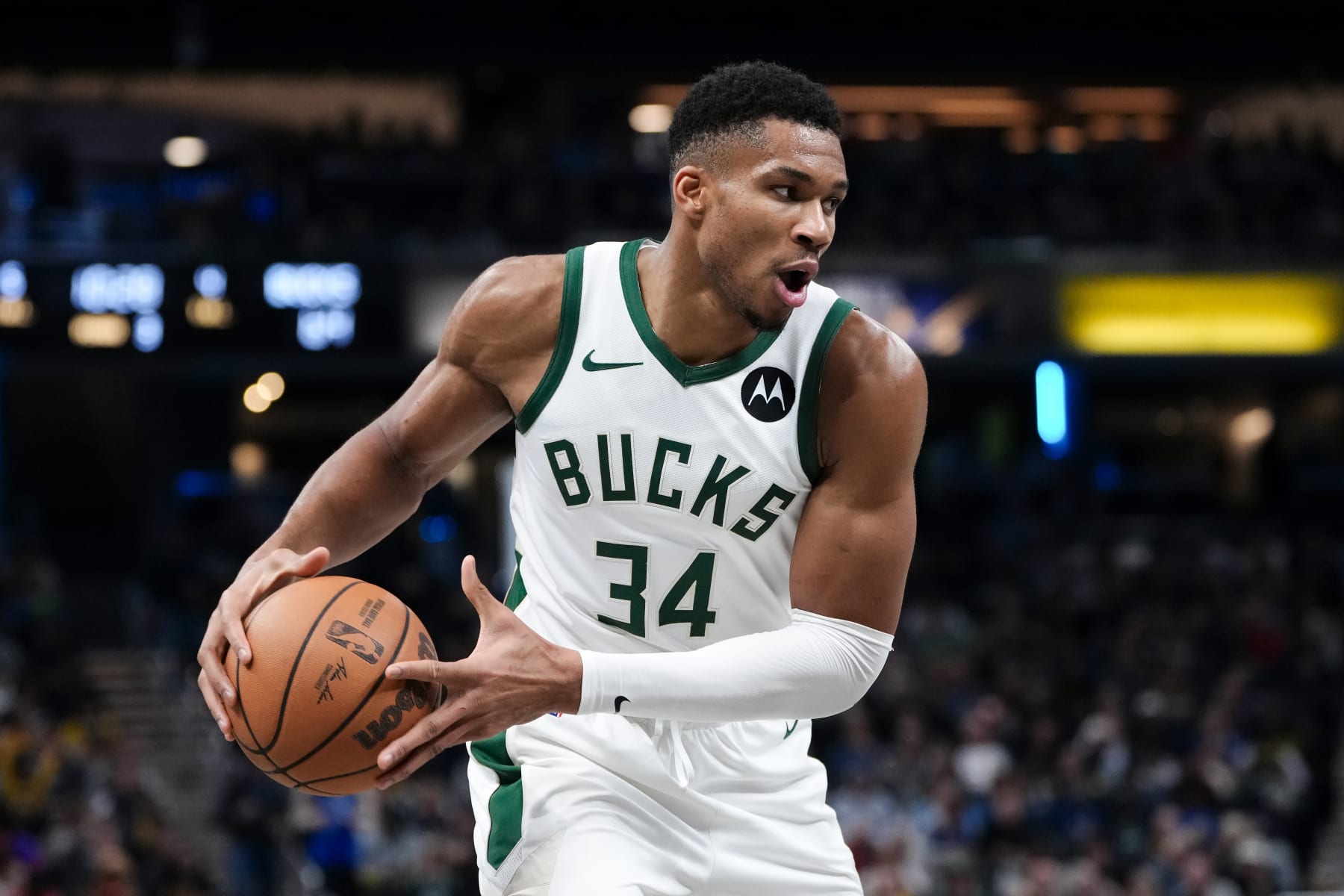 INDIANAPOLIS, INDIANA - NOVEMBER 09: Giannis Antetokounmpo #34 of the Milwaukee Bucks handles the ball in the third quarter against the Indiana Pacers at Gainbridge Fieldhouse on November 09, 2023 in Indianapolis, Indiana. NOTE TO USER: User expressly acknowledges and agrees that, by downloading and or using this photograph, User is consenting to the terms and conditions of the Getty Images License Agreement. (Photo by Dylan Buell/Getty Images)